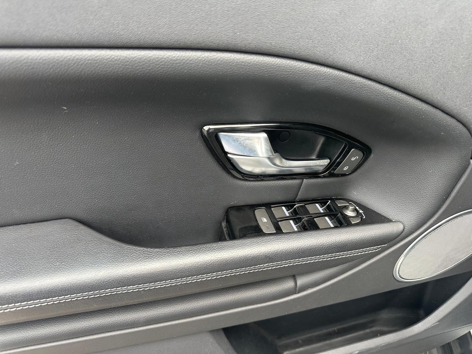 LAND ROVER Range Rover Evoque 2.0 TD4 SE Dynamic-image-13