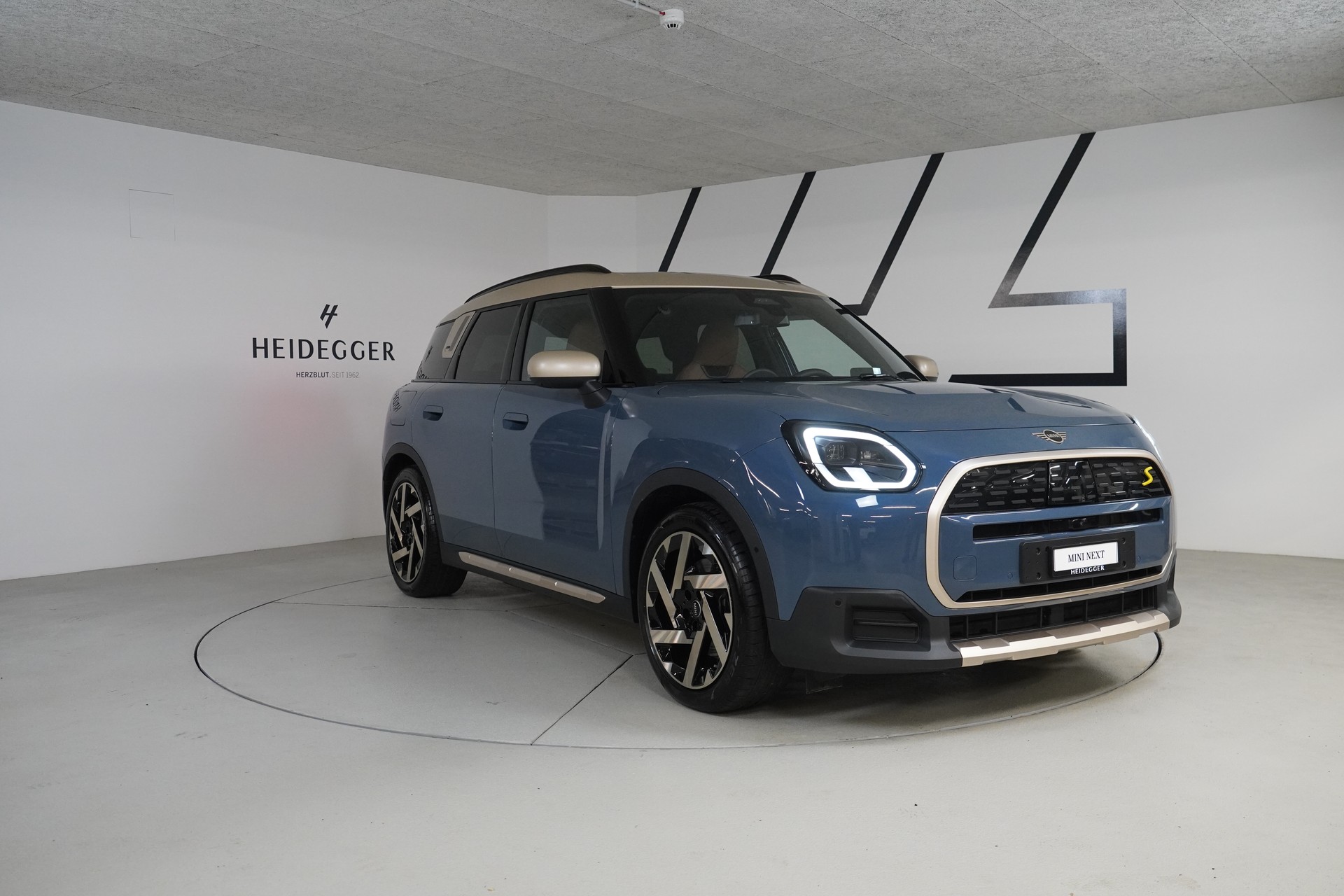 MINI Countryman SE ALL 4-showroom-element-3