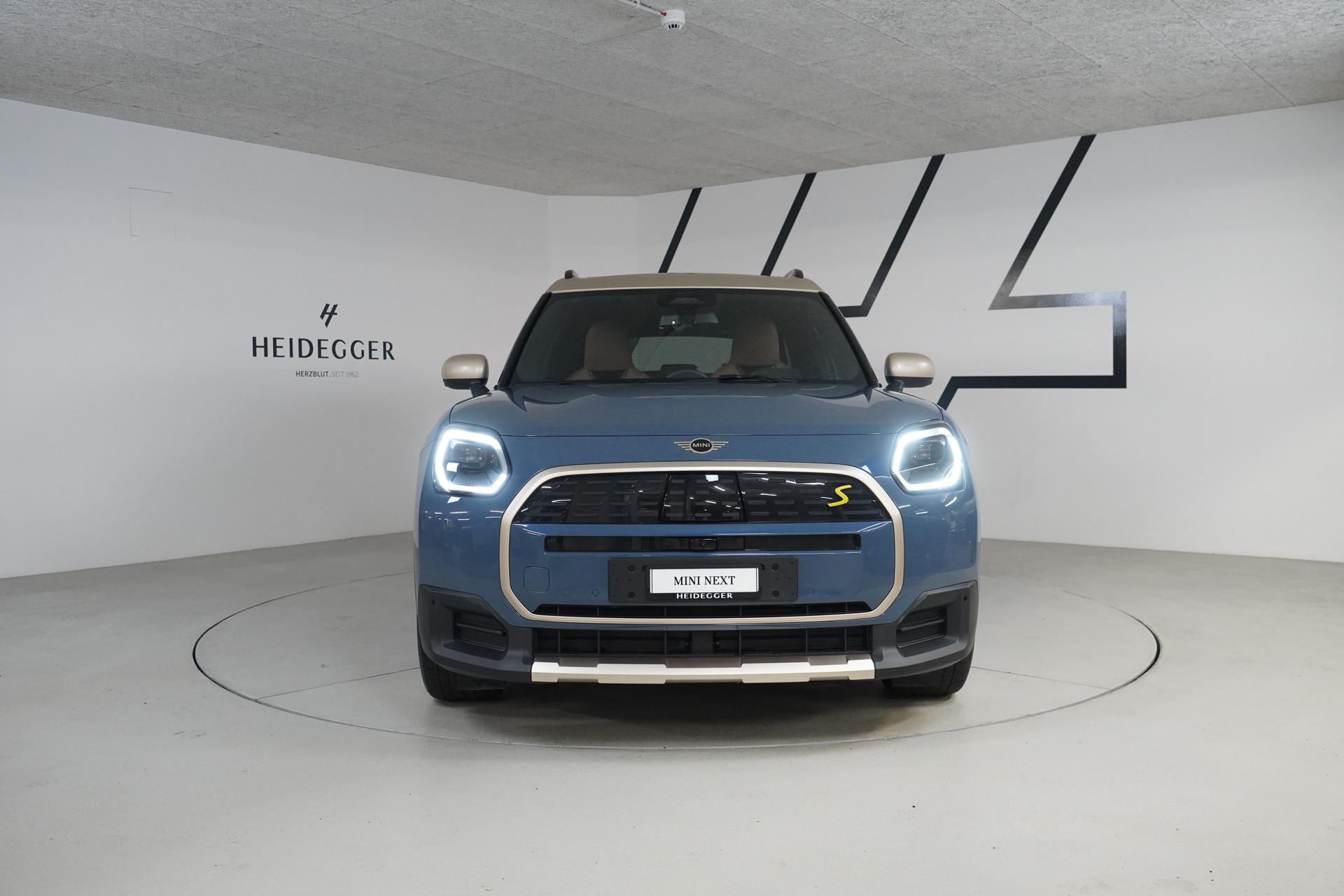 MINI Countryman SE ALL 4-showroom-element-2