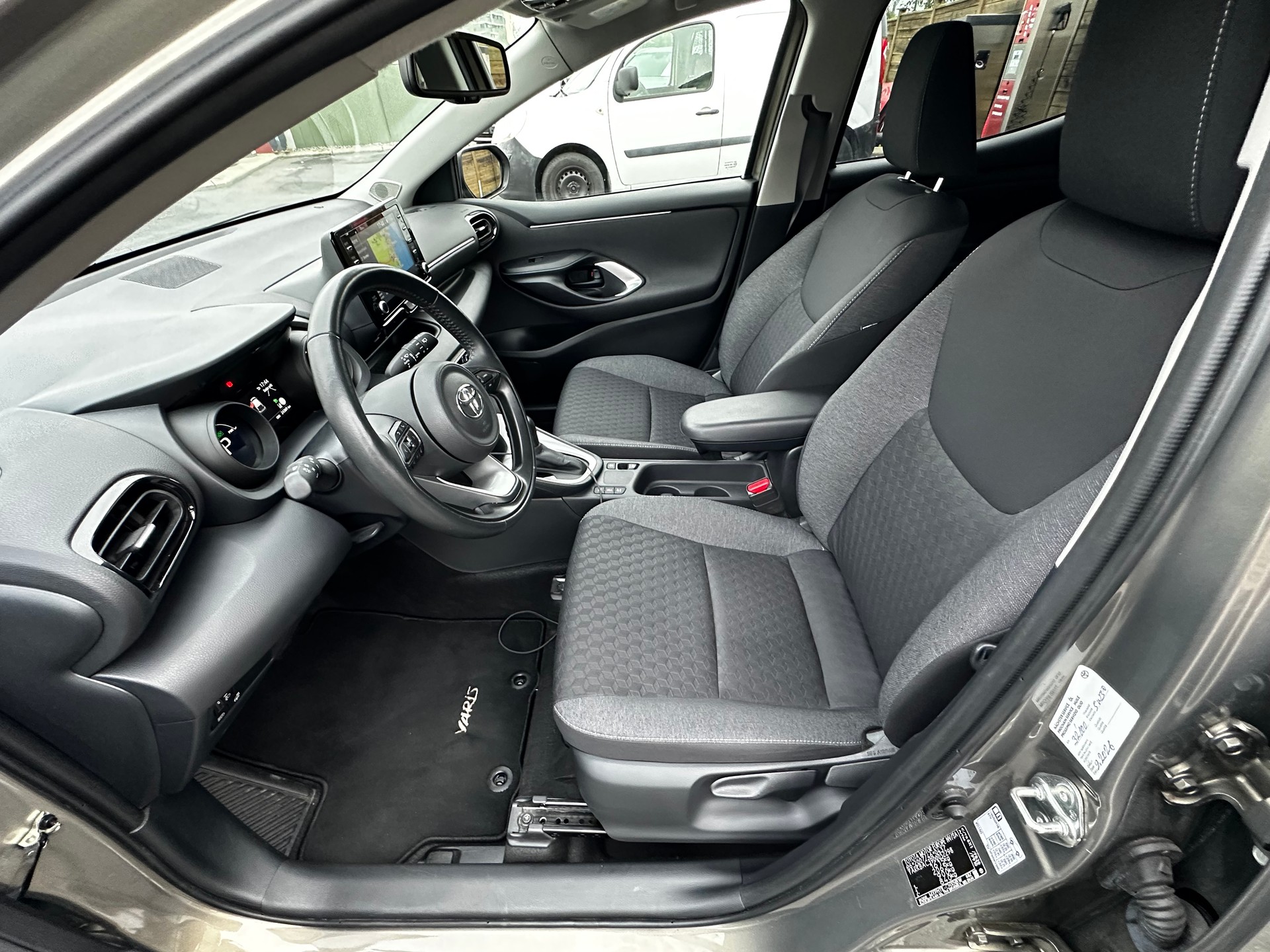 TOYOTA 1.5 VVT-i HSD Trend-image-4