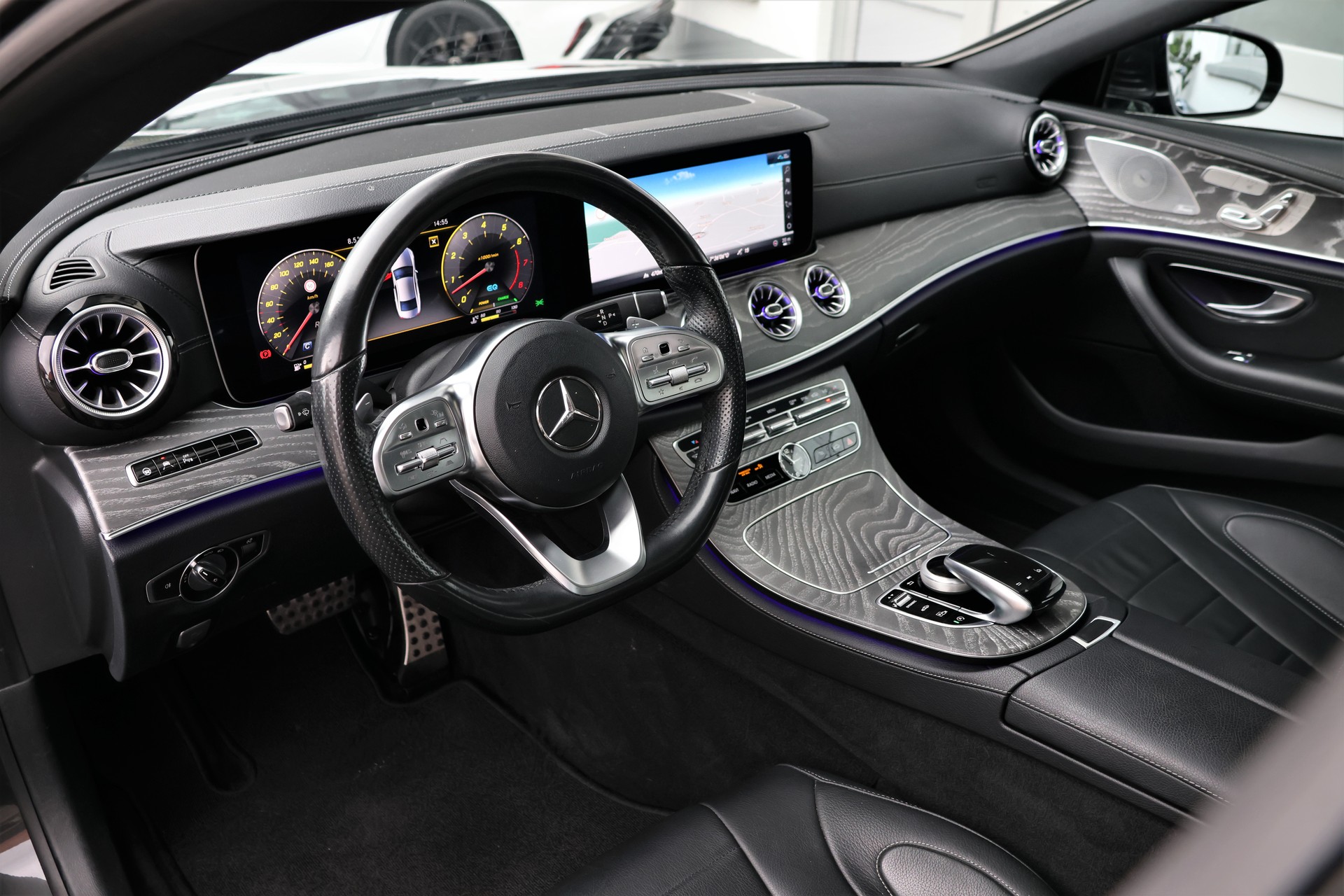 MERCEDES-BENZ CLS 450 4Matic AMG Line 9G-Tronic-image-10
