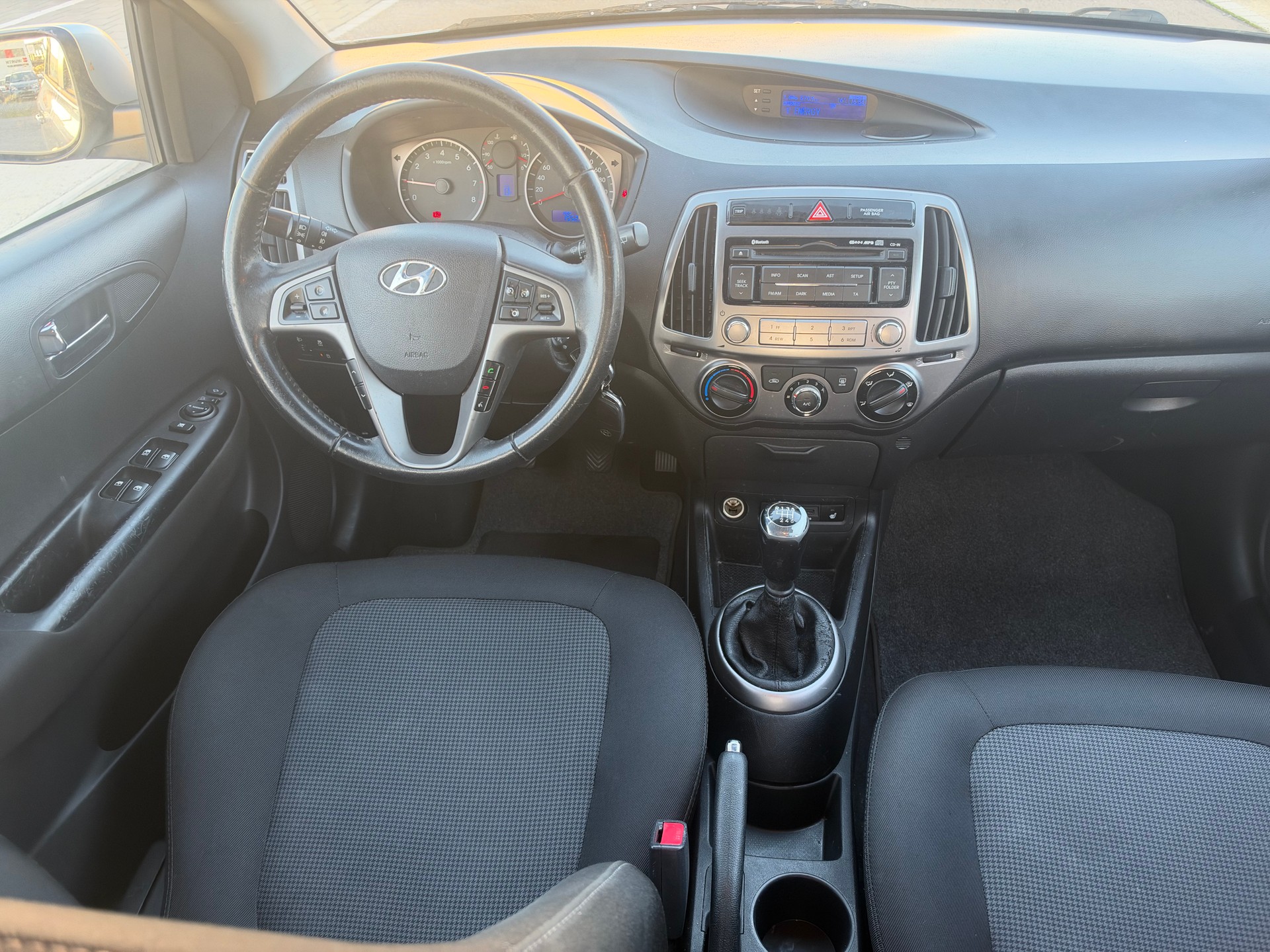 HYUNDAI i20 1.4 GO!-image-5