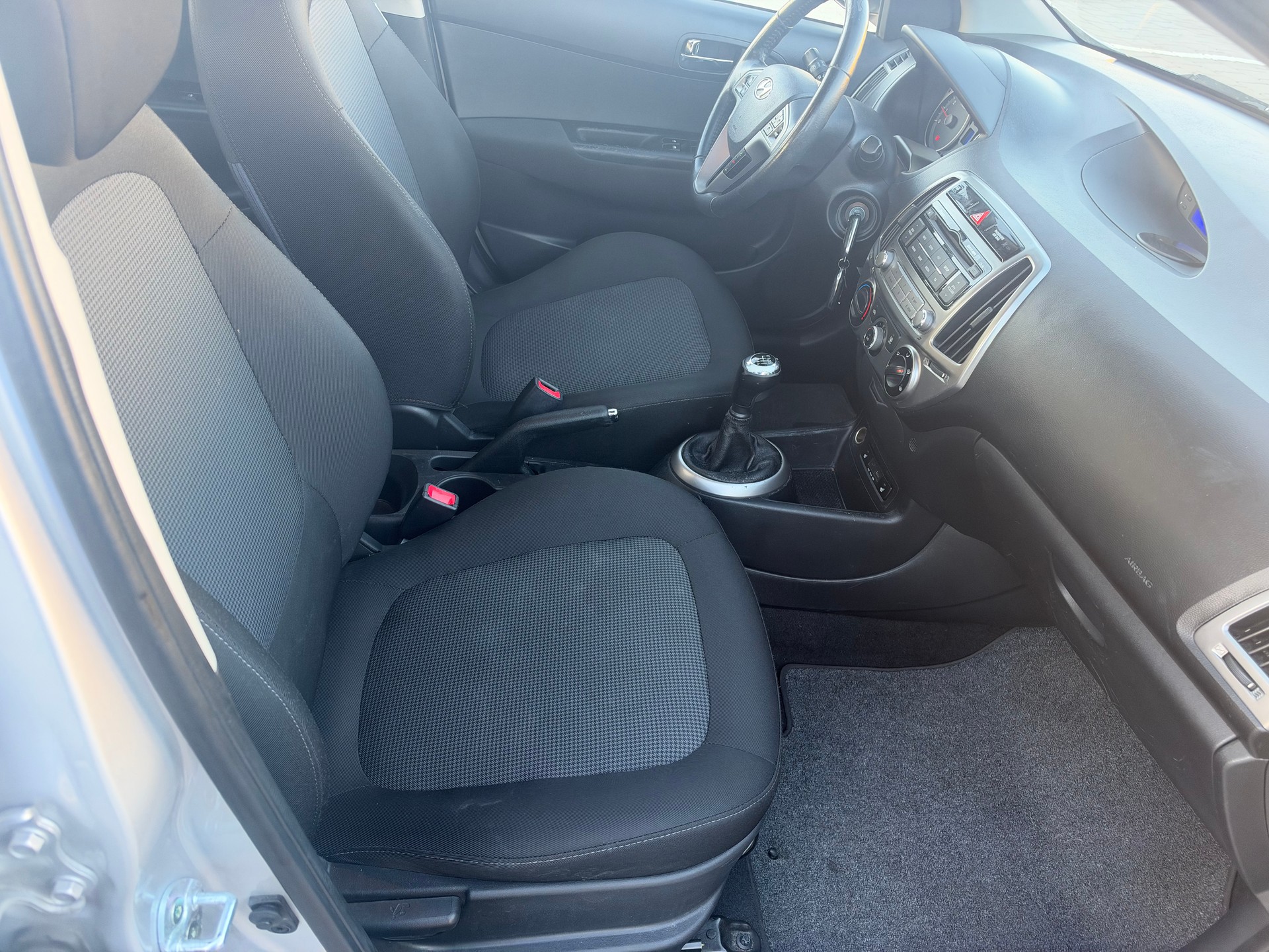HYUNDAI i20 1.4 GO!-image-6