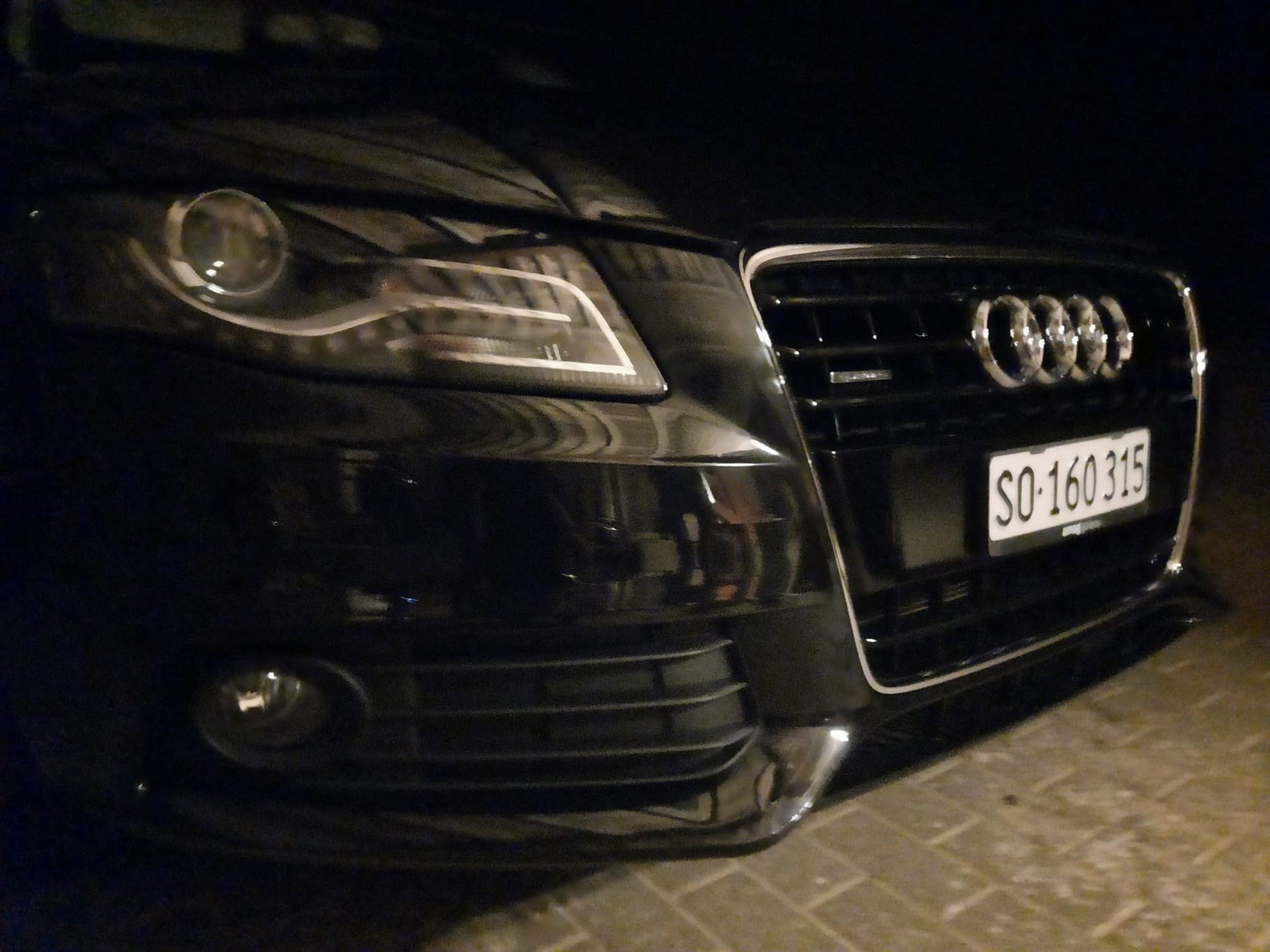 AUDI A4 Avant 3.2 FSI quattro tiptronic-image-2