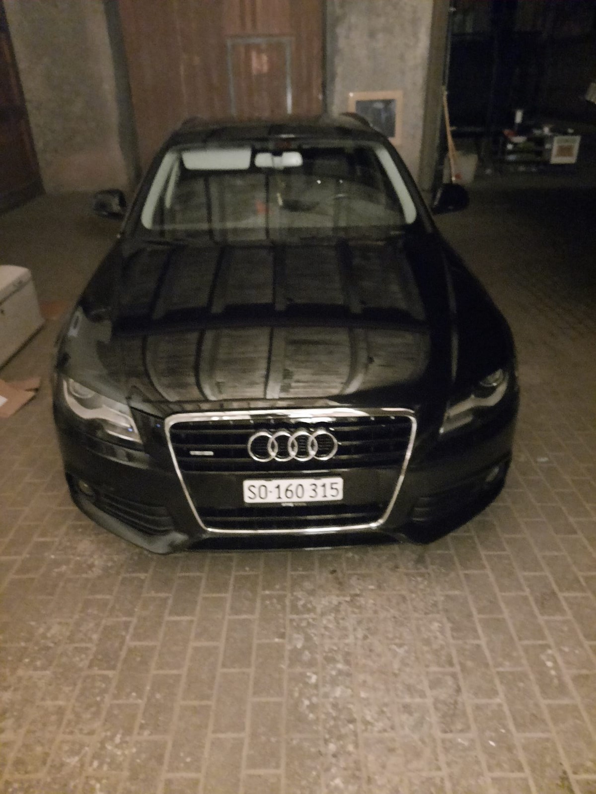 AUDI A4 Avant 3.2 FSI quattro tiptronic-image-1