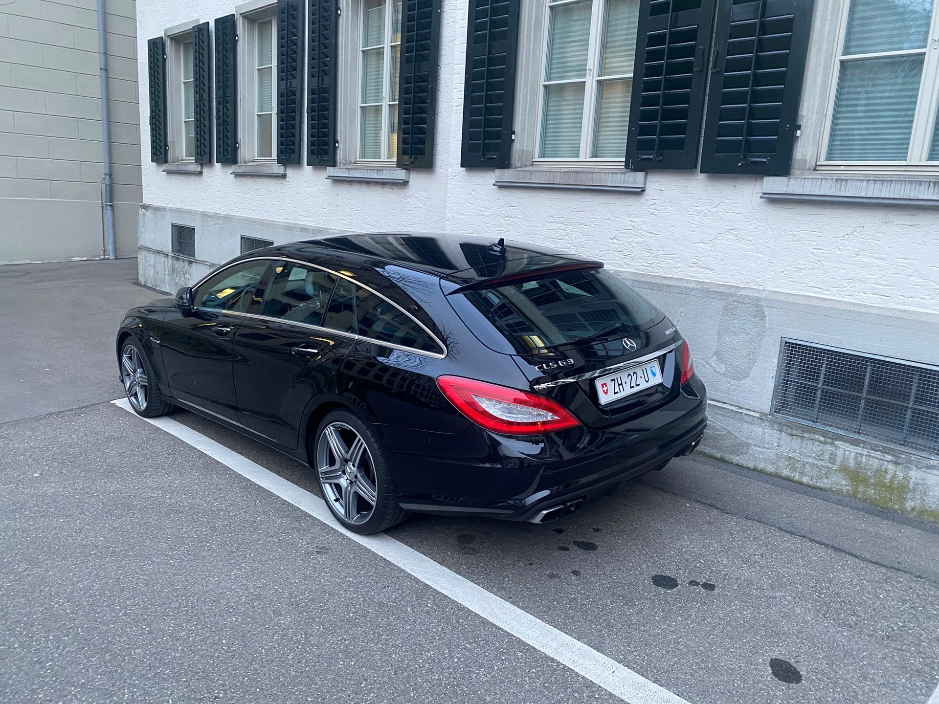 MERCEDES-BENZ CLS 63 AMG Shooting Brake Speedshift MCT-image-6