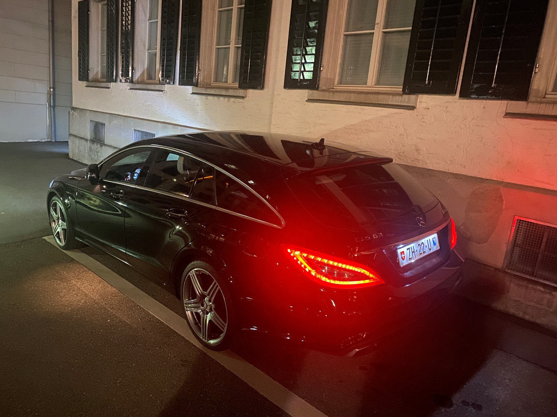 MERCEDES-BENZ CLS 63 AMG Shooting Brake Speedshift MCT-image-8