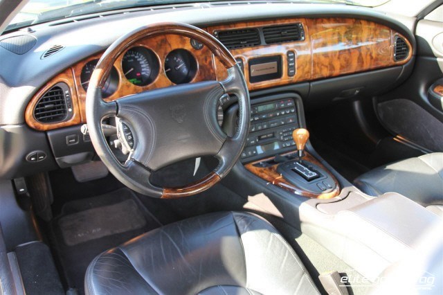 JAGUAR XKR S/C Convertible-image-4
