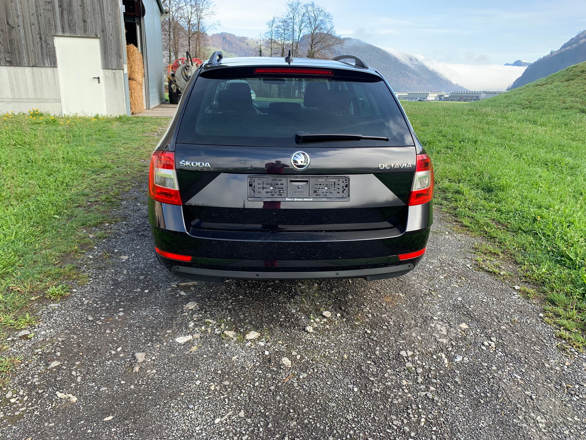 SKODA Octavia Combi 2.0 TDI Ambition DSG-image-3