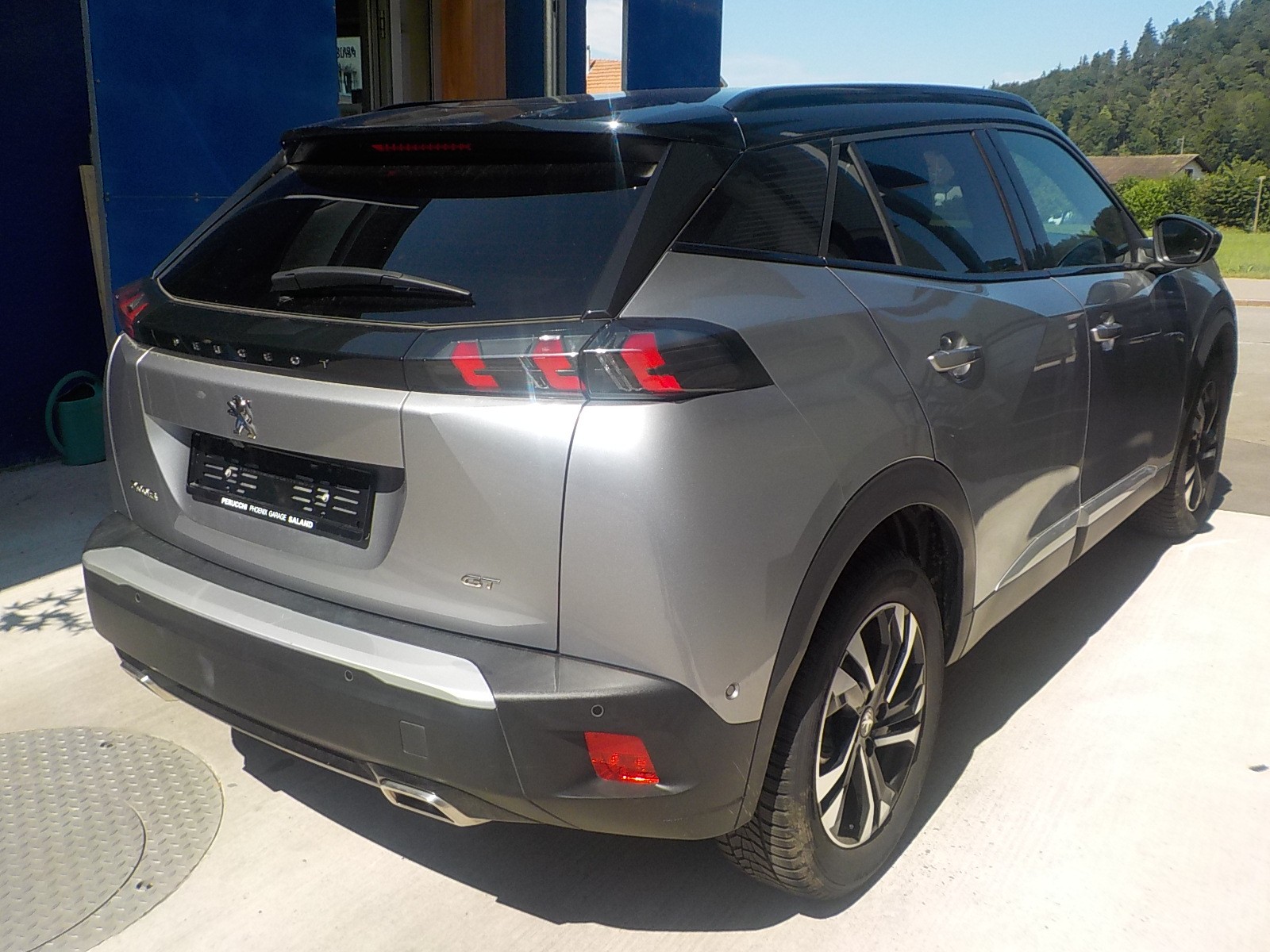 PEUGEOT 2008 1.2 PureTech GT EAT8-image-3