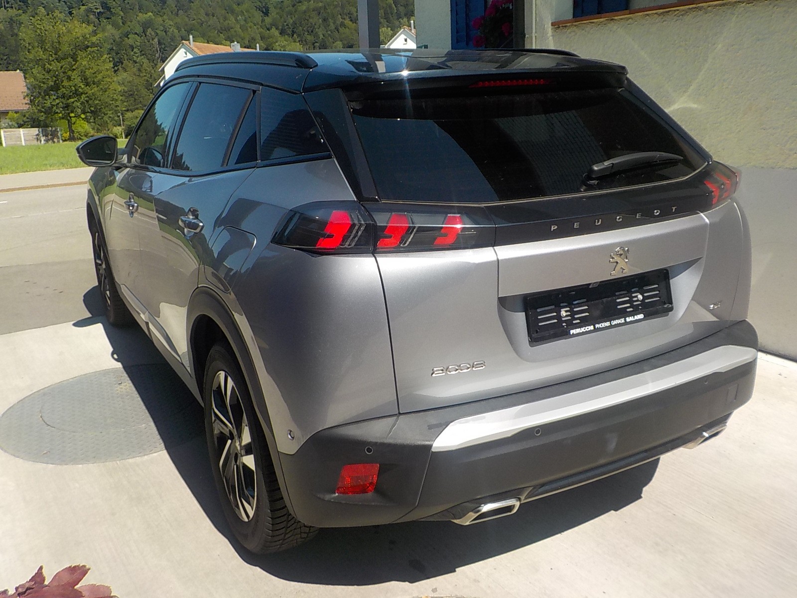 PEUGEOT 2008 1.2 PureTech GT EAT8-image-2