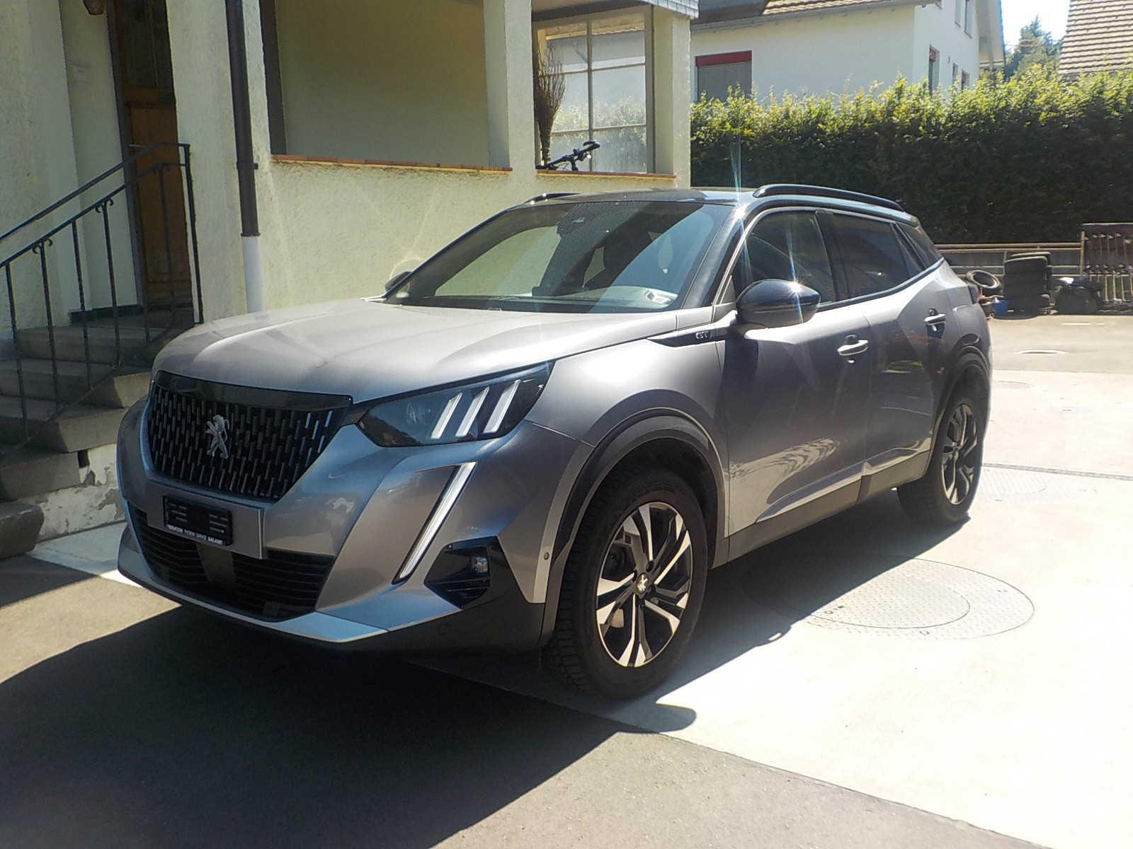 PEUGEOT 2008 1.2 PureTech GT EAT8-image-1