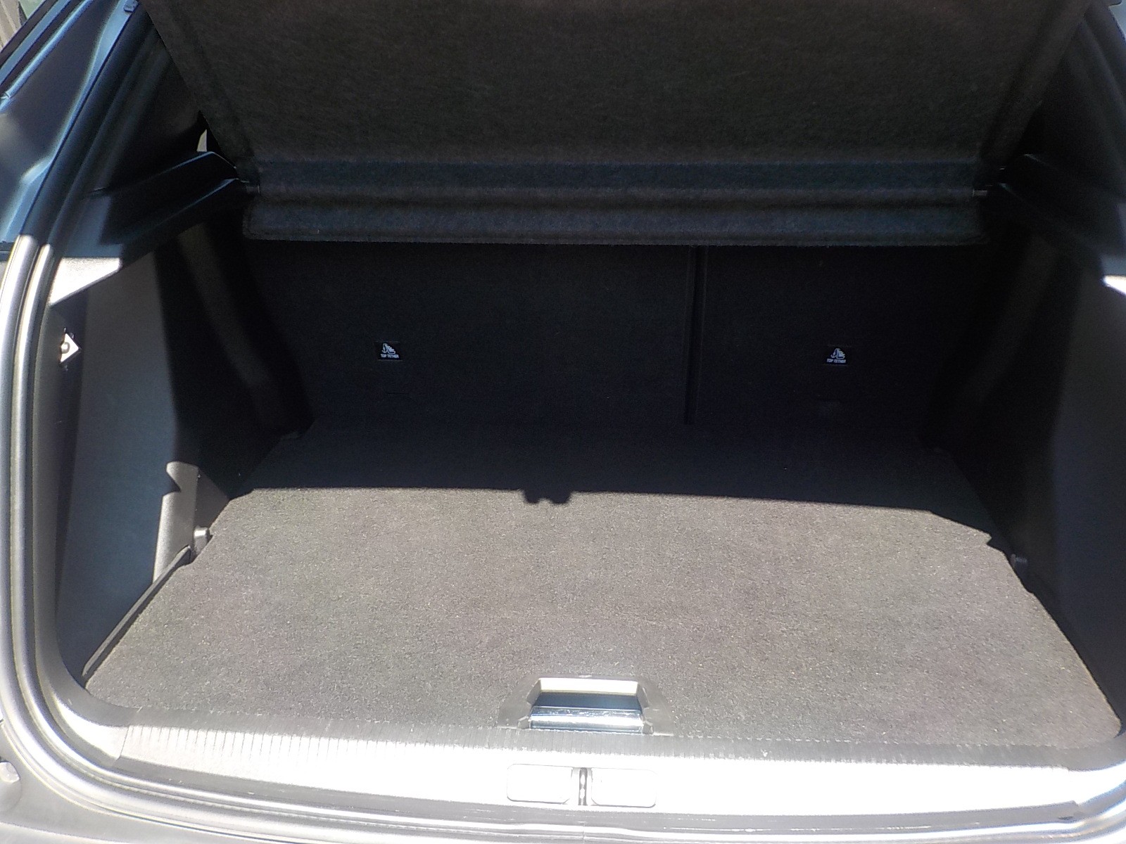 PEUGEOT 2008 1.2 PureTech GT EAT8-image-6