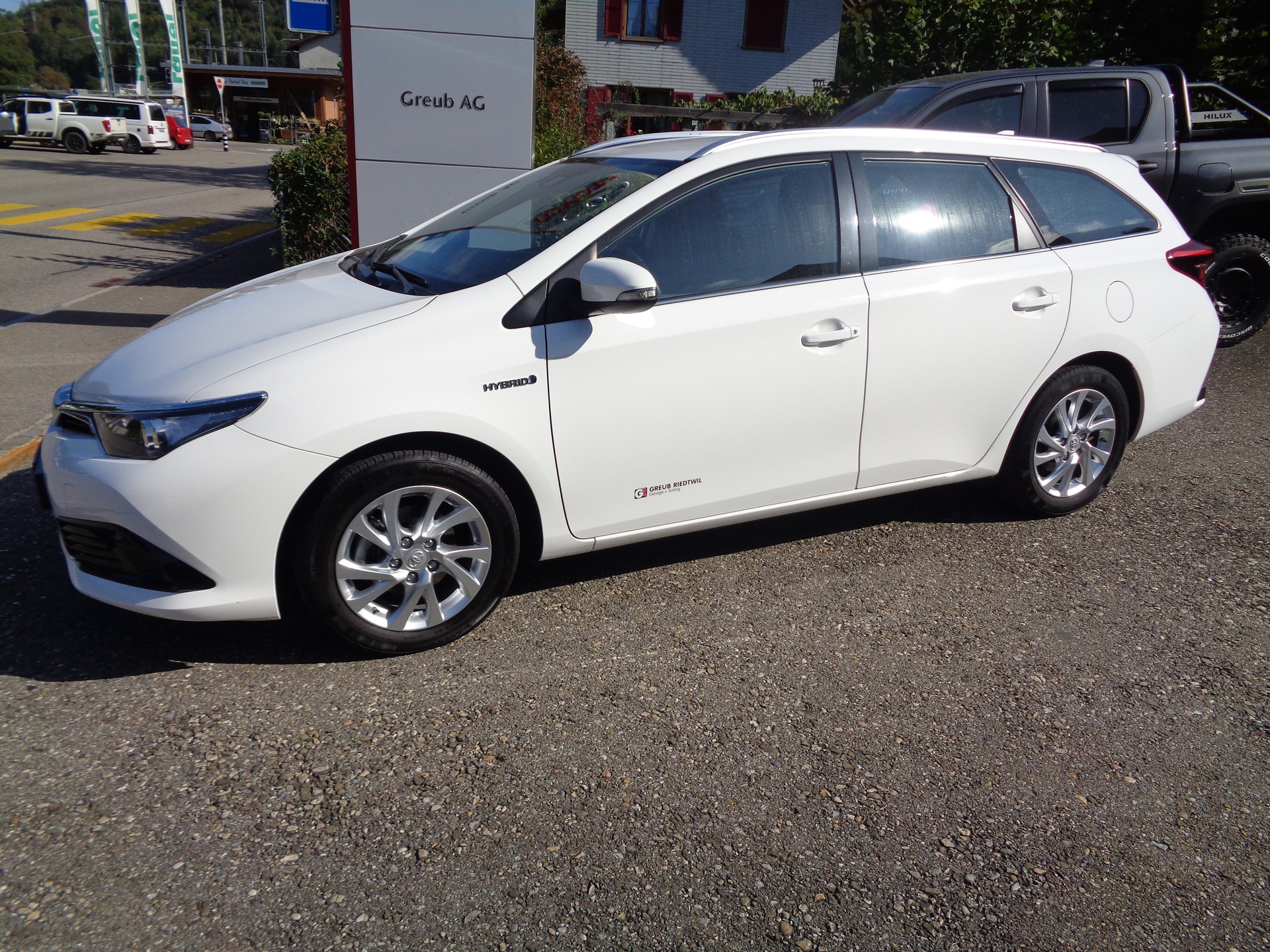 TOYOTA Auris Touring Sports 1.8 HSD Trend e-CVT-image-1