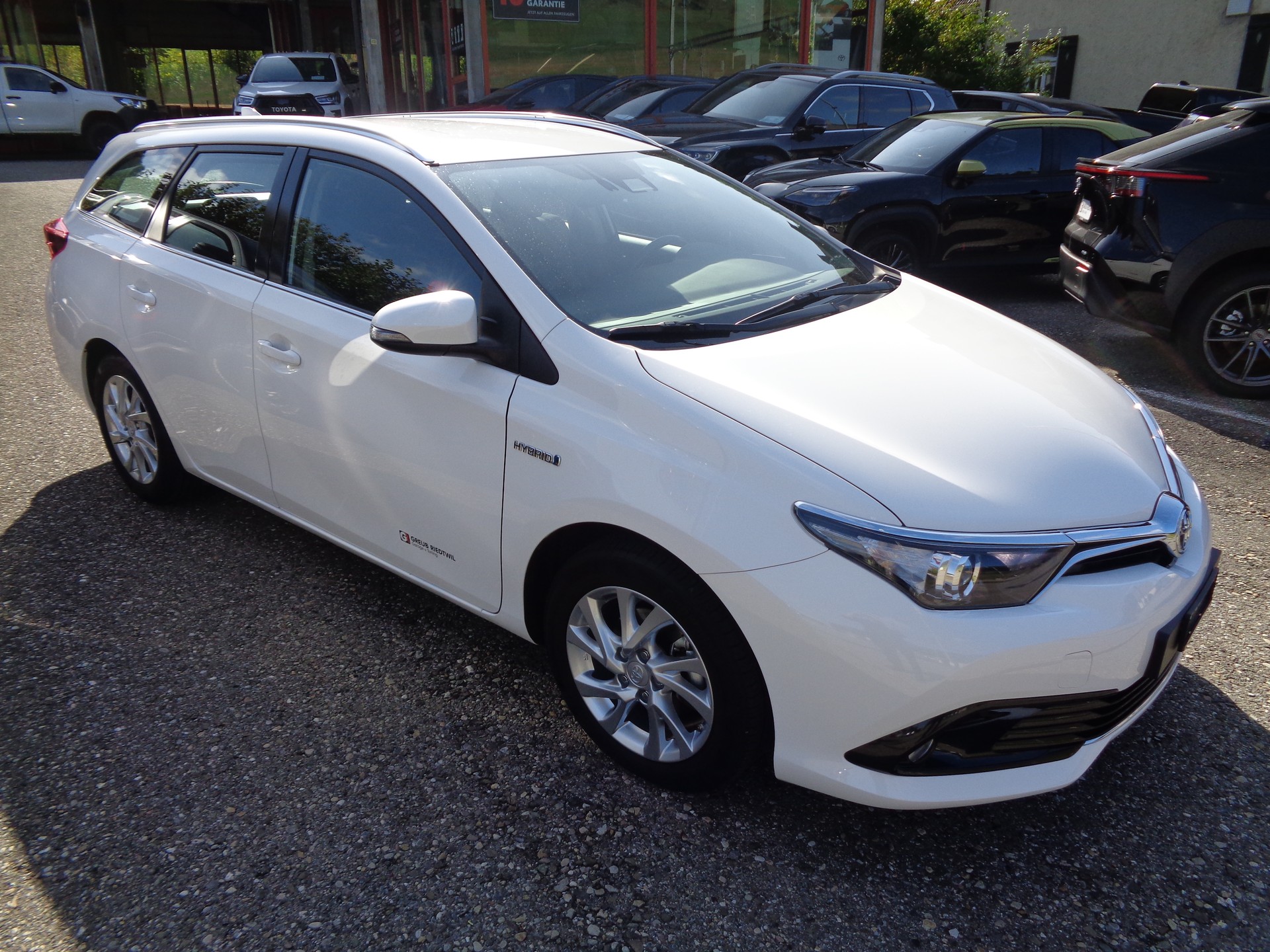 TOYOTA Auris Touring Sports 1.8 HSD Trend e-CVT-image-5
