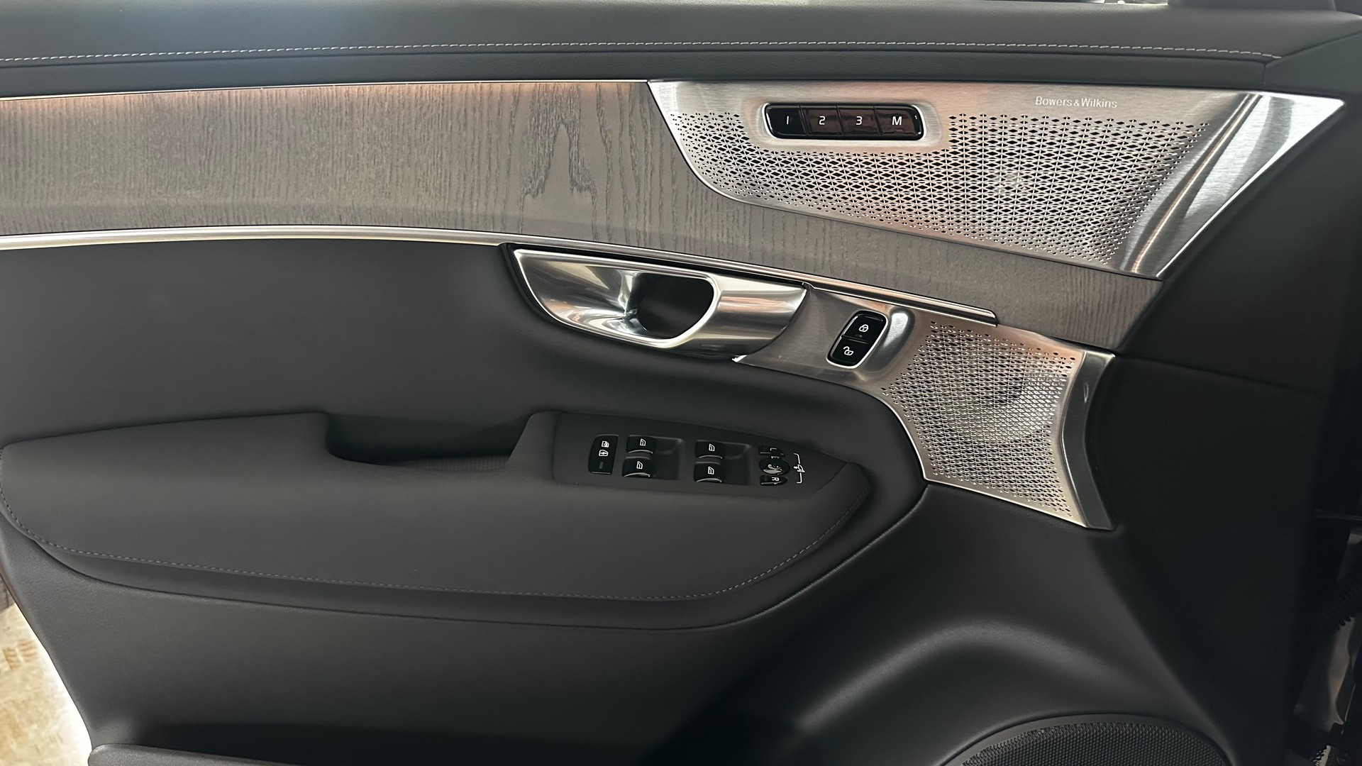 VOLVO XC90 2.0 T8 TE Ultra Dark eAWD-image-13