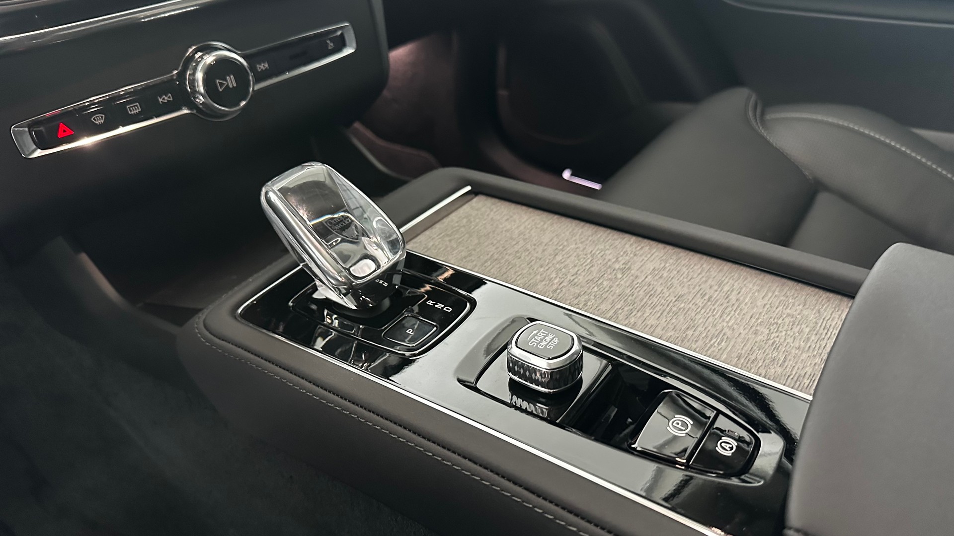 VOLVO XC90 2.0 T8 TE Ultra Dark eAWD-image-11
