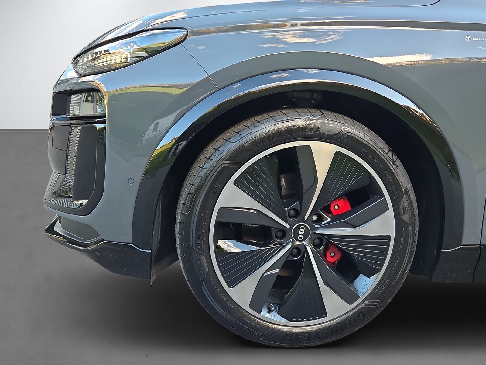 AUDI Q6 e-tron quattro-image-4