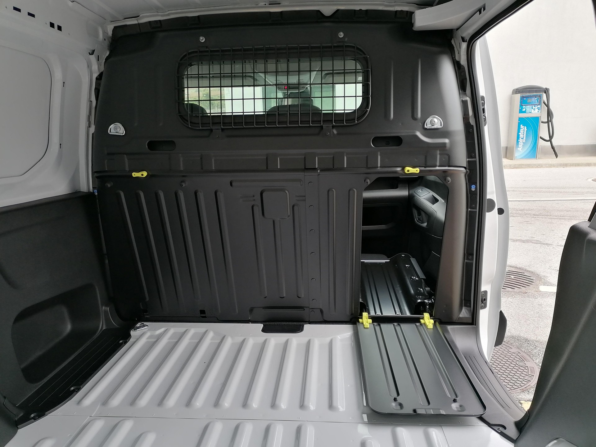 TOYOTA PROACE CITY Van L1 1.5 D Active-image-7