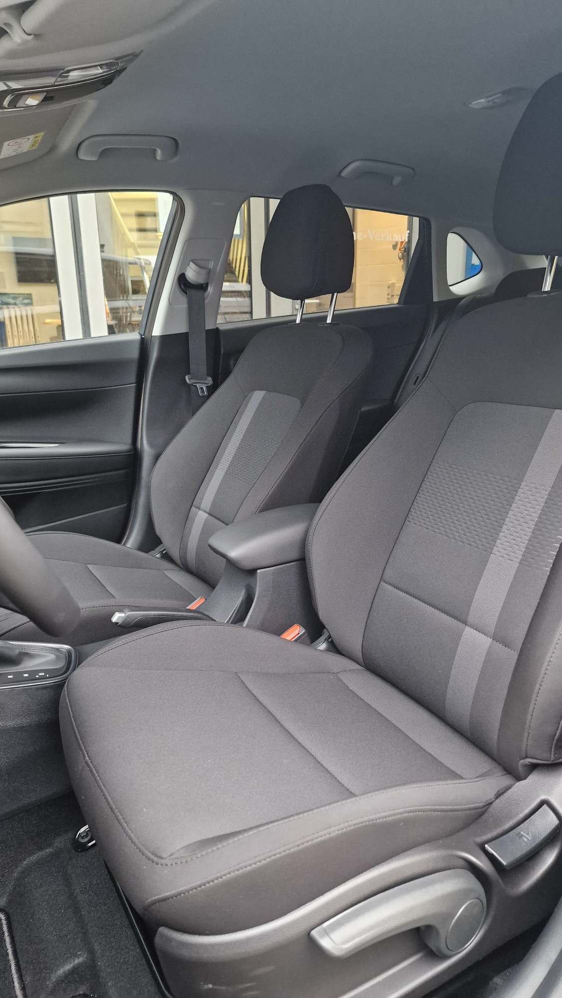 HYUNDAI i20 1.0 T-GDi Amplia Safety Pack.-image-9