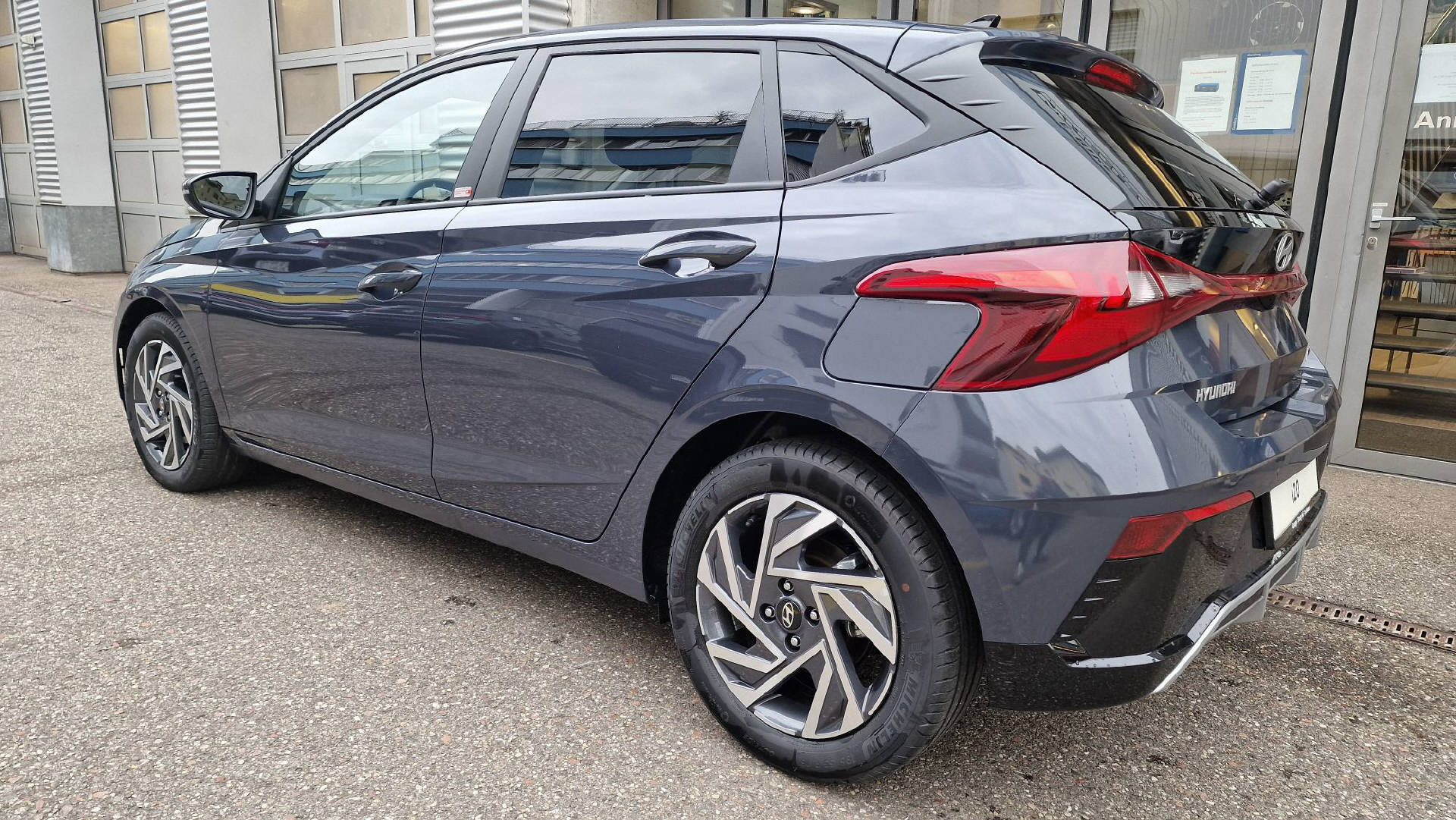 HYUNDAI i20 1.0 T-GDi Amplia Safety Pack.-image-2