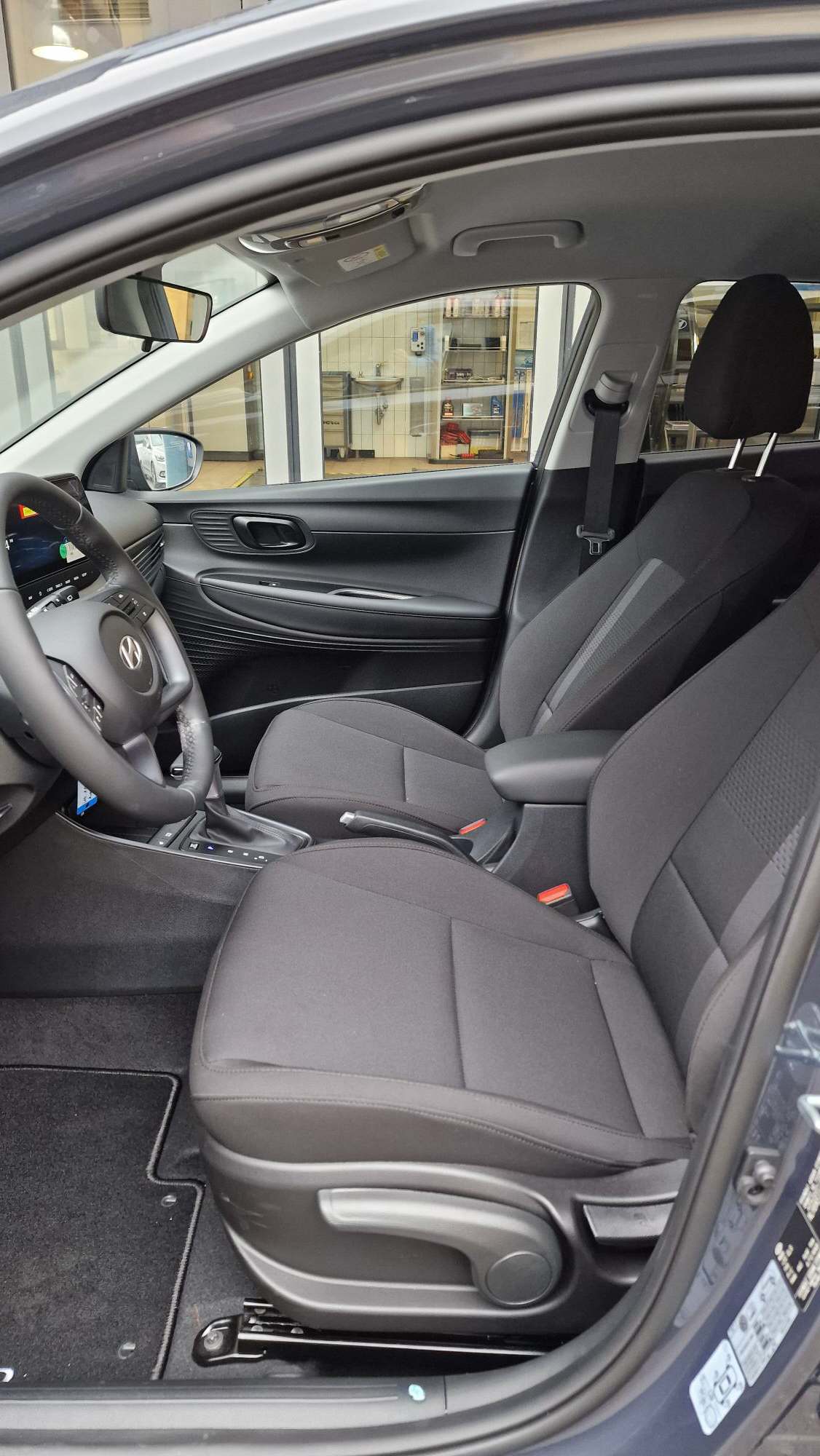 HYUNDAI i20 1.0 T-GDi Amplia Safety Pack.-image-8