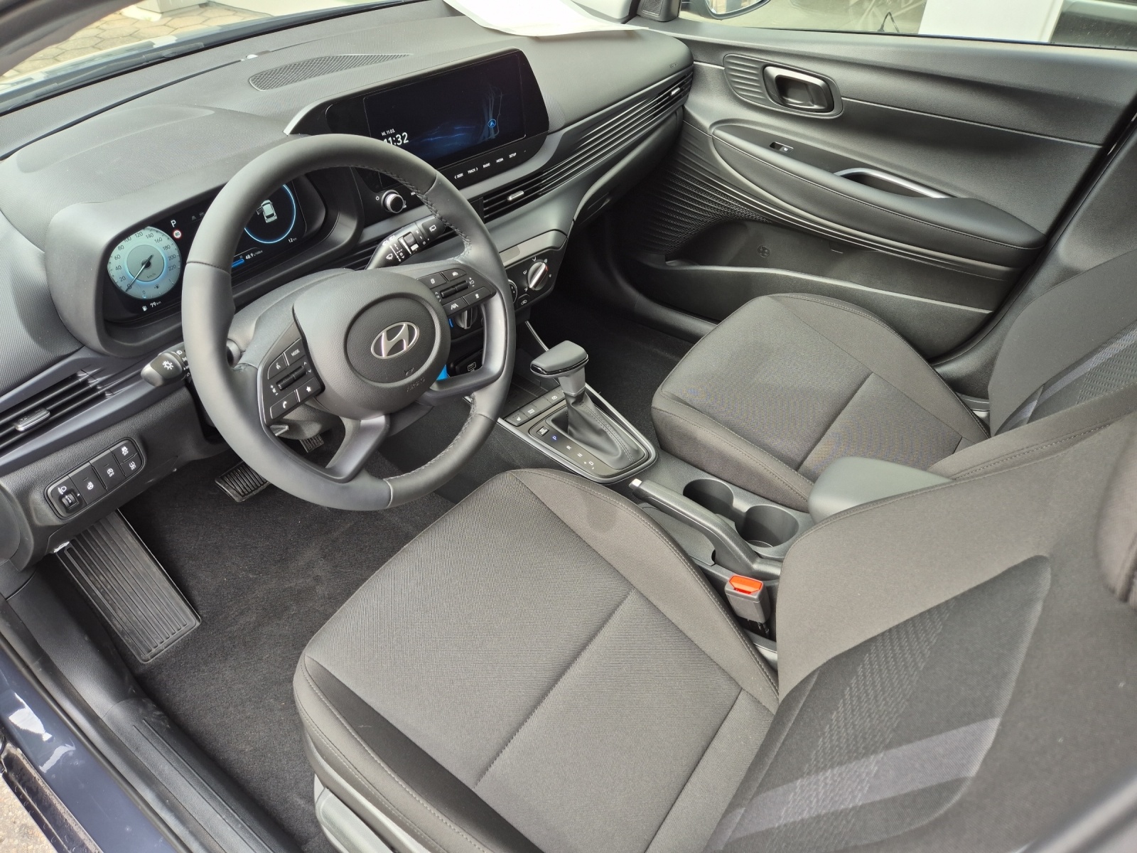 HYUNDAI i20 1.0 T-GDi Amplia-image-4
