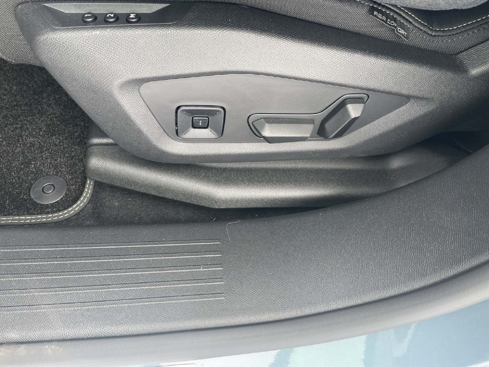 PEUGEOT 5008 1.6 PHEV GT-image-9