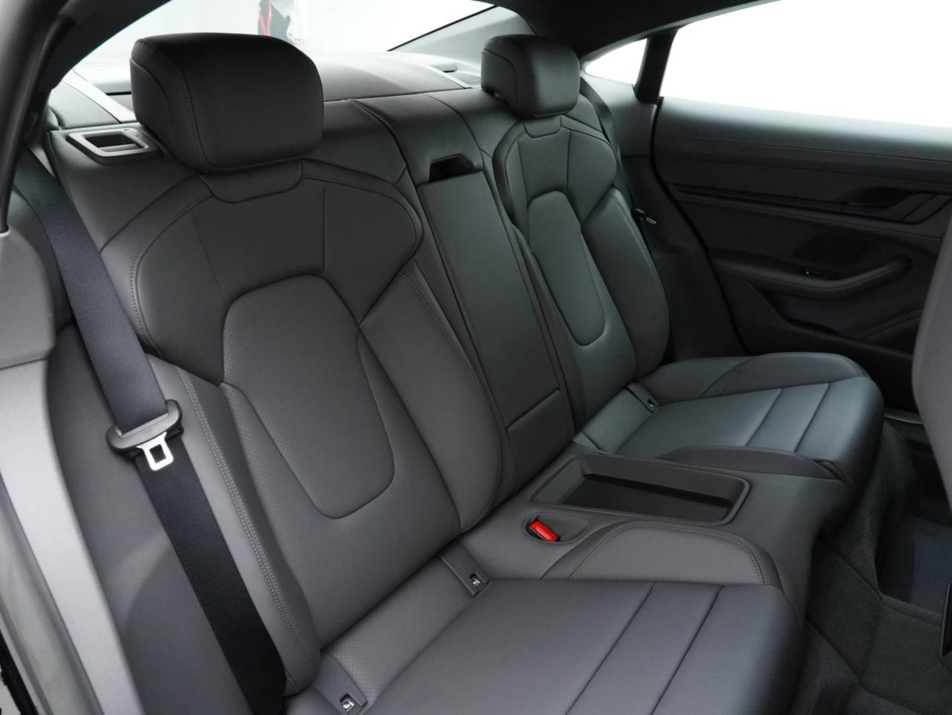 PORSCHE Taycan 4S-image-30