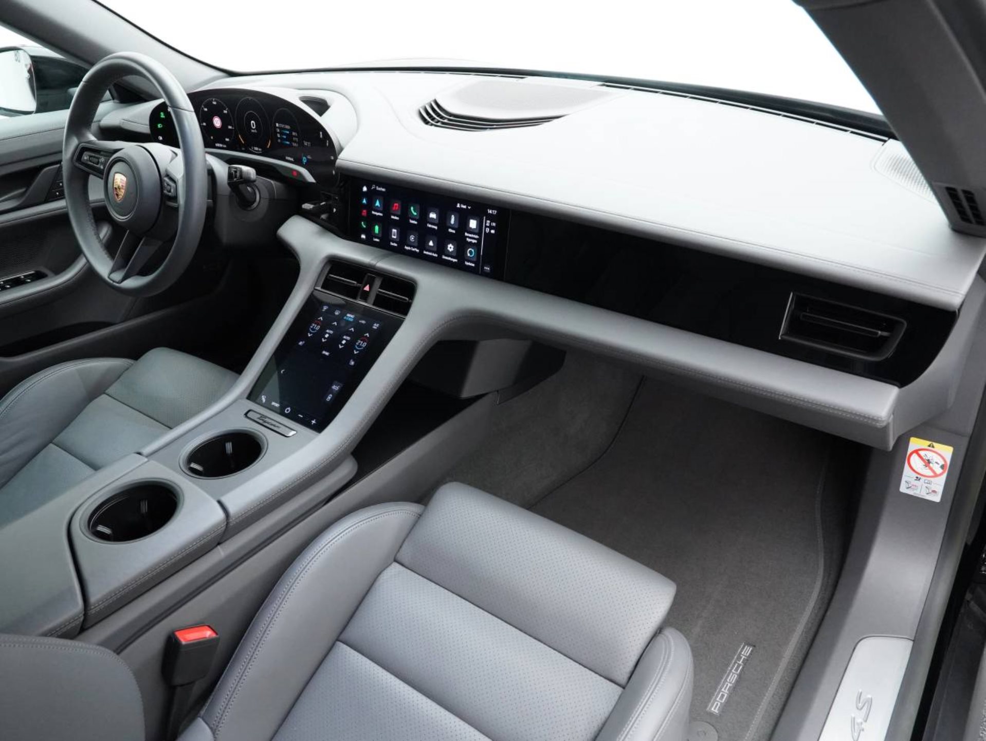 PORSCHE Taycan 4S-image-24