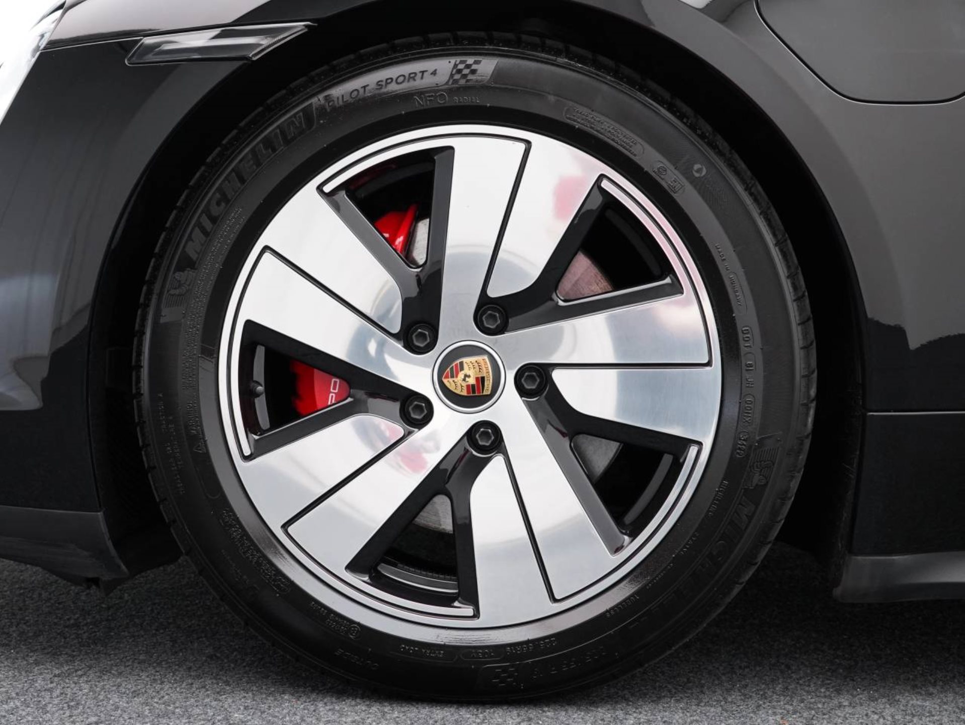 PORSCHE Taycan 4S-image-10
