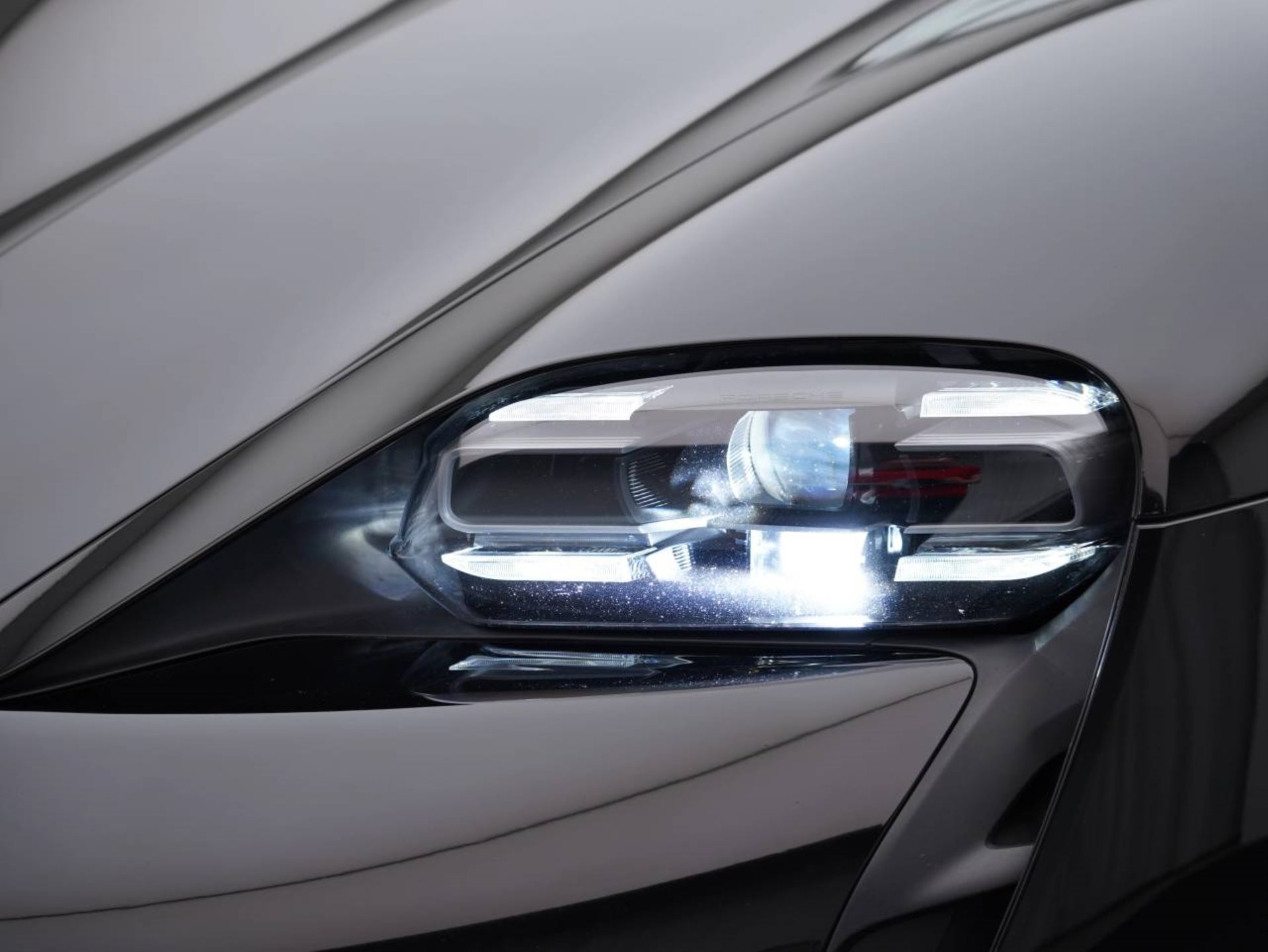 PORSCHE Taycan 4S-image-12