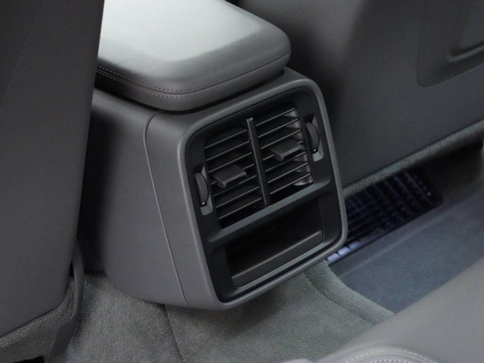 PORSCHE Taycan 4S-image-29