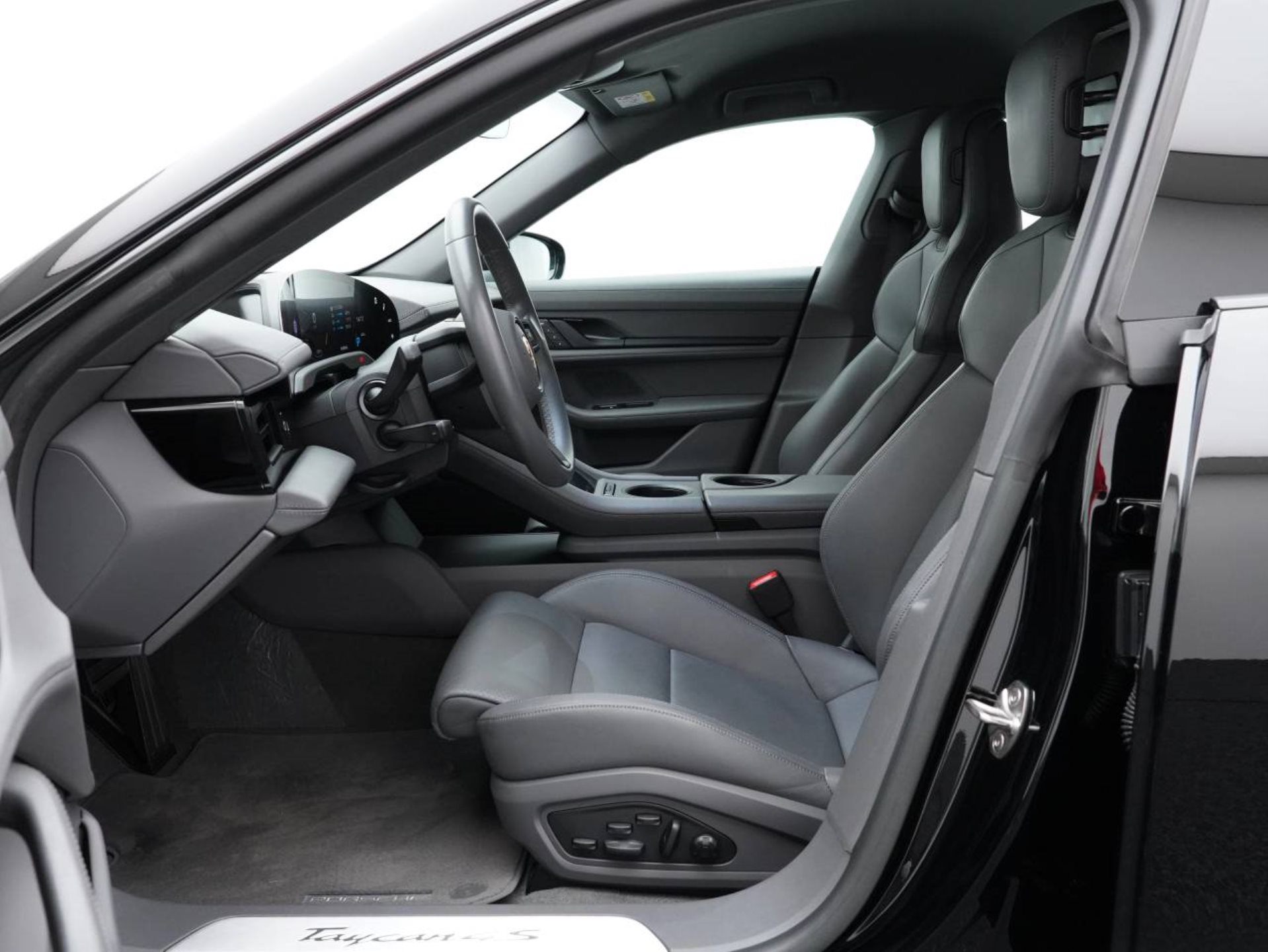 PORSCHE Taycan 4S-image-4