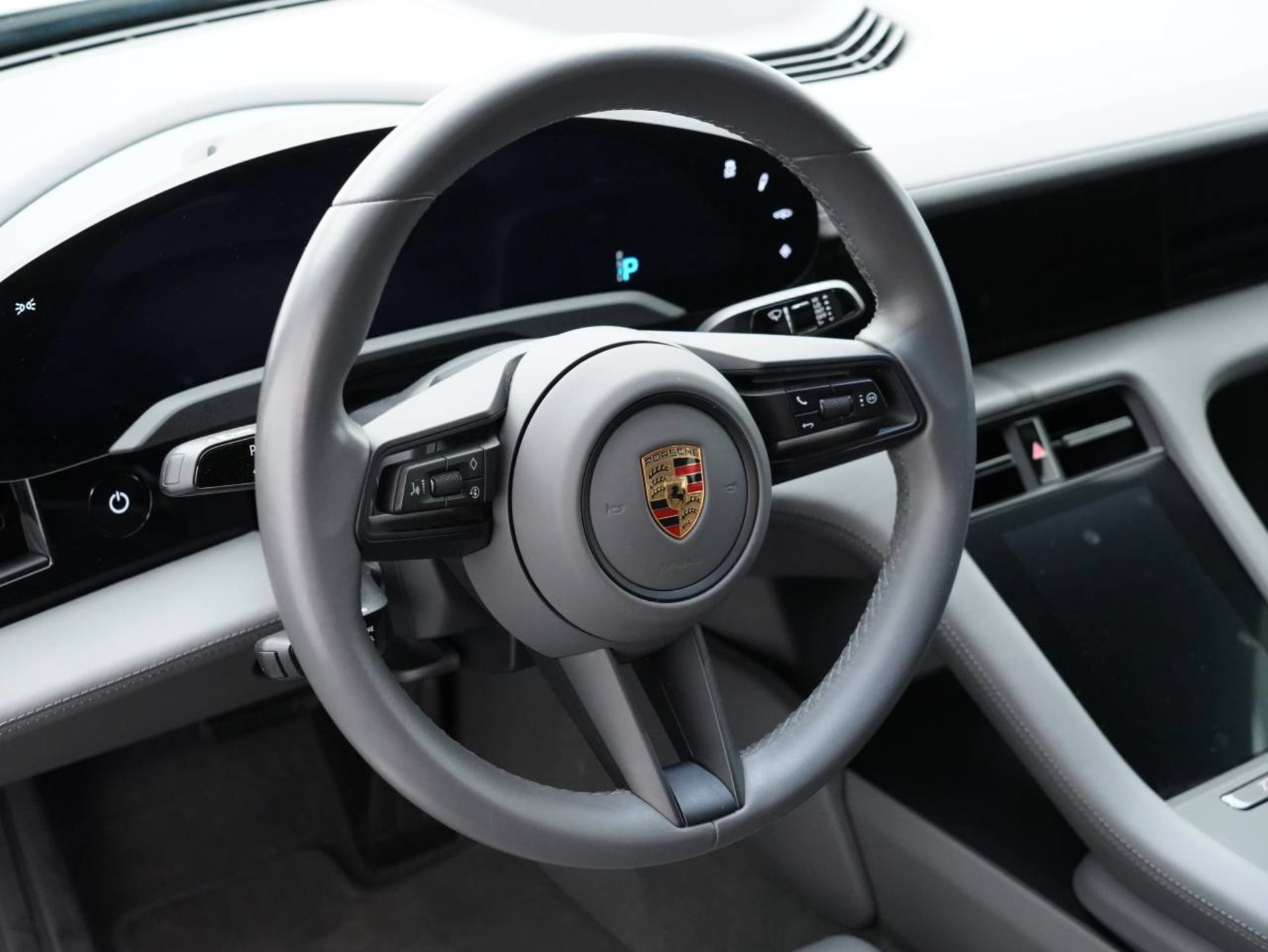 PORSCHE Taycan 4S-image-15