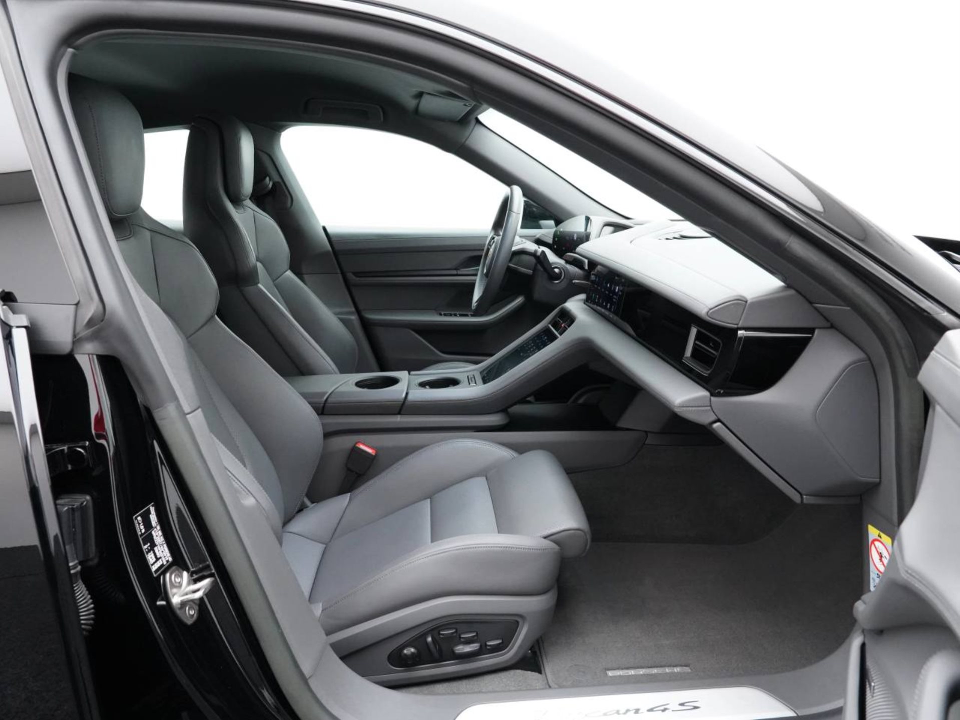 PORSCHE Taycan 4S-image-25