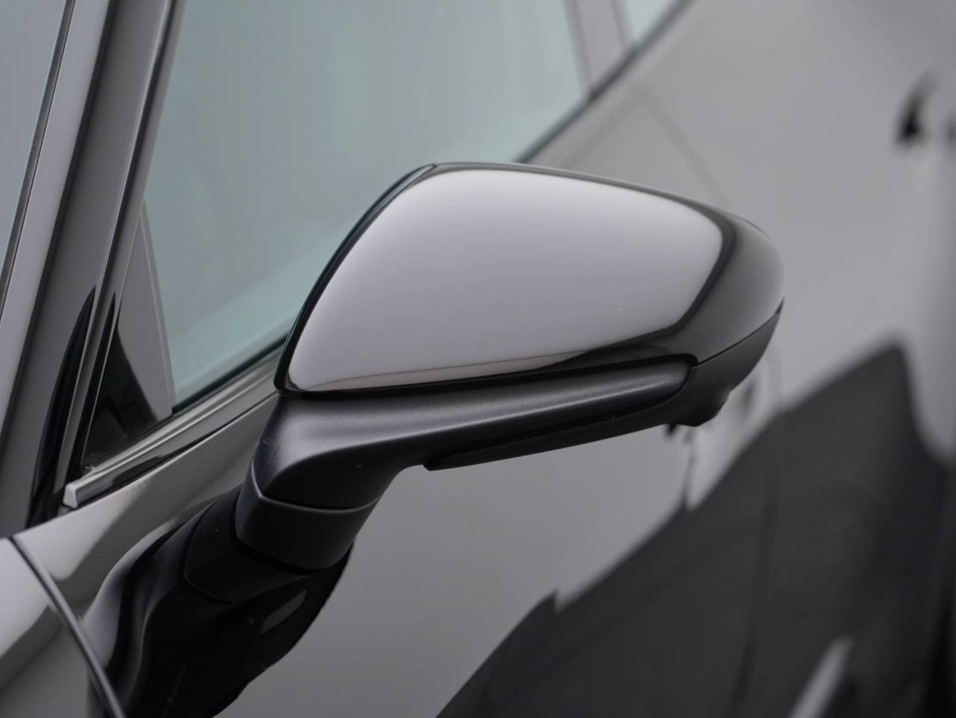 PORSCHE Taycan 4S-image-13