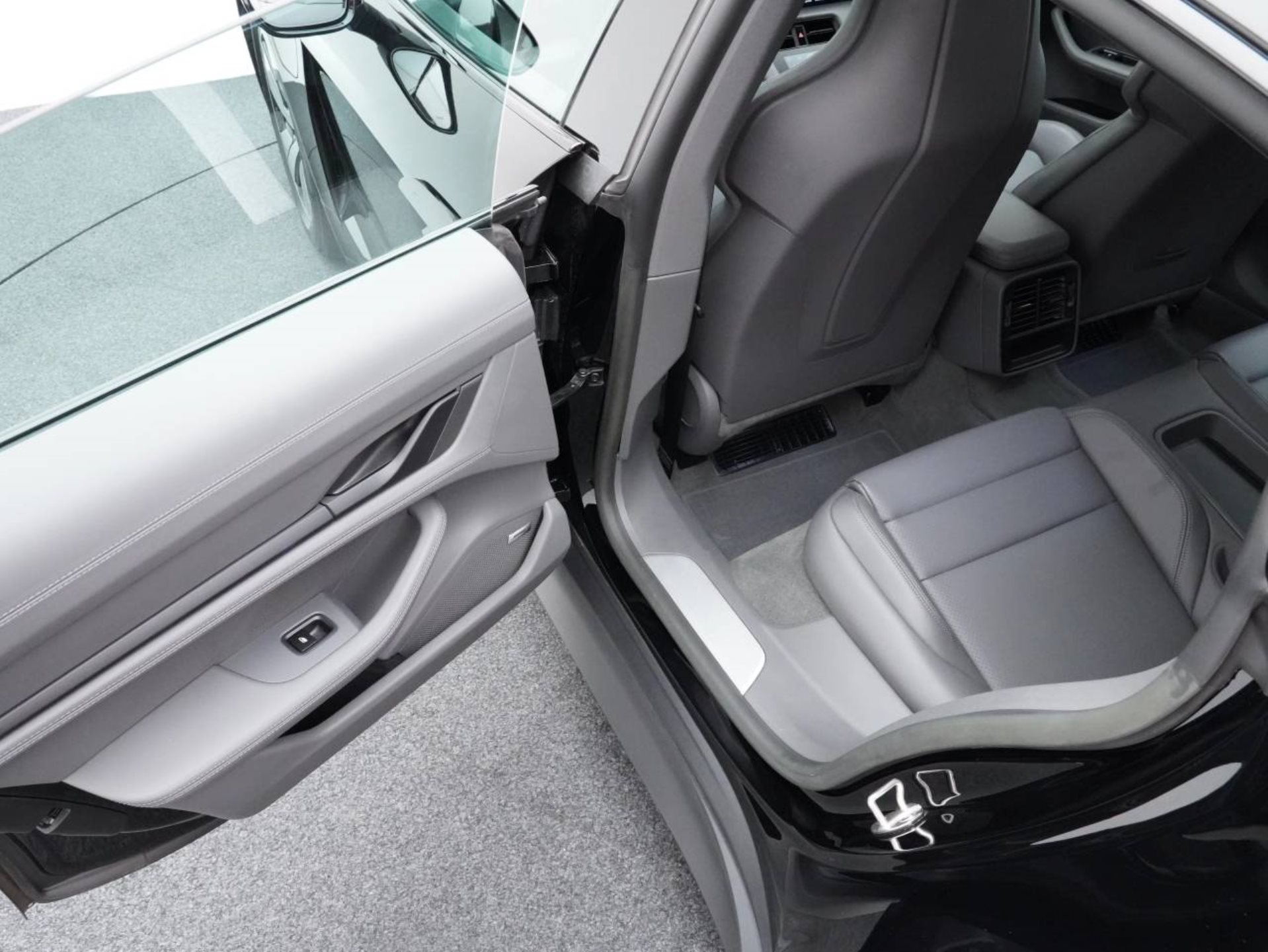 PORSCHE Taycan 4S-image-27