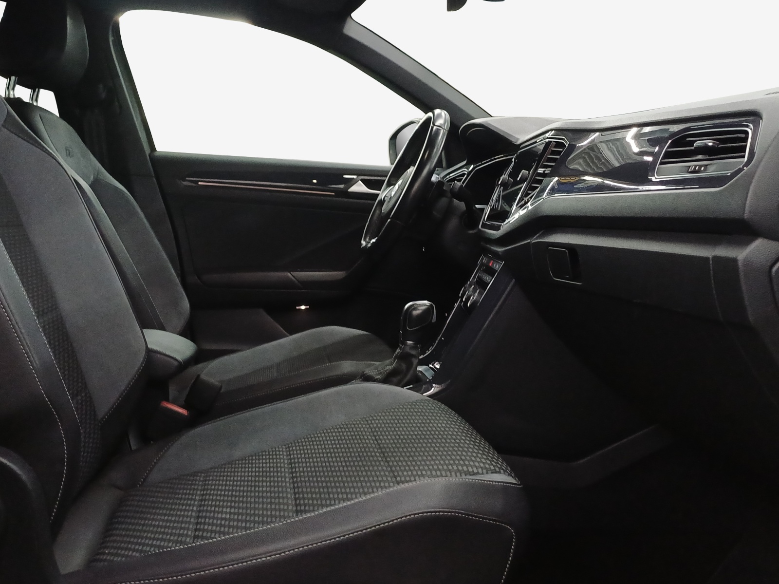 VW T-Roc 1.5 TSI EVO Sport DSG-image-13