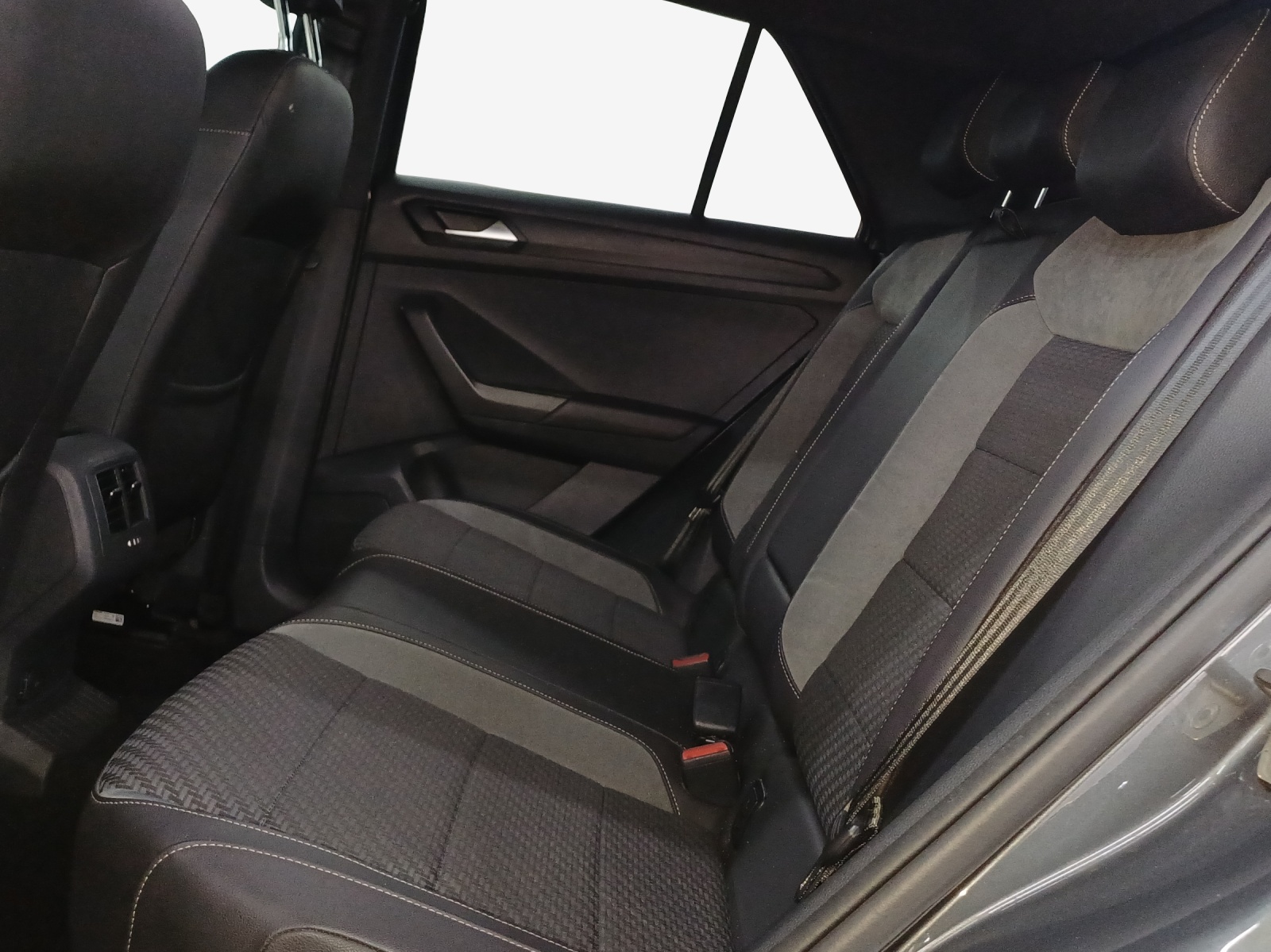 VW T-Roc 1.5 TSI EVO Sport DSG-image-11