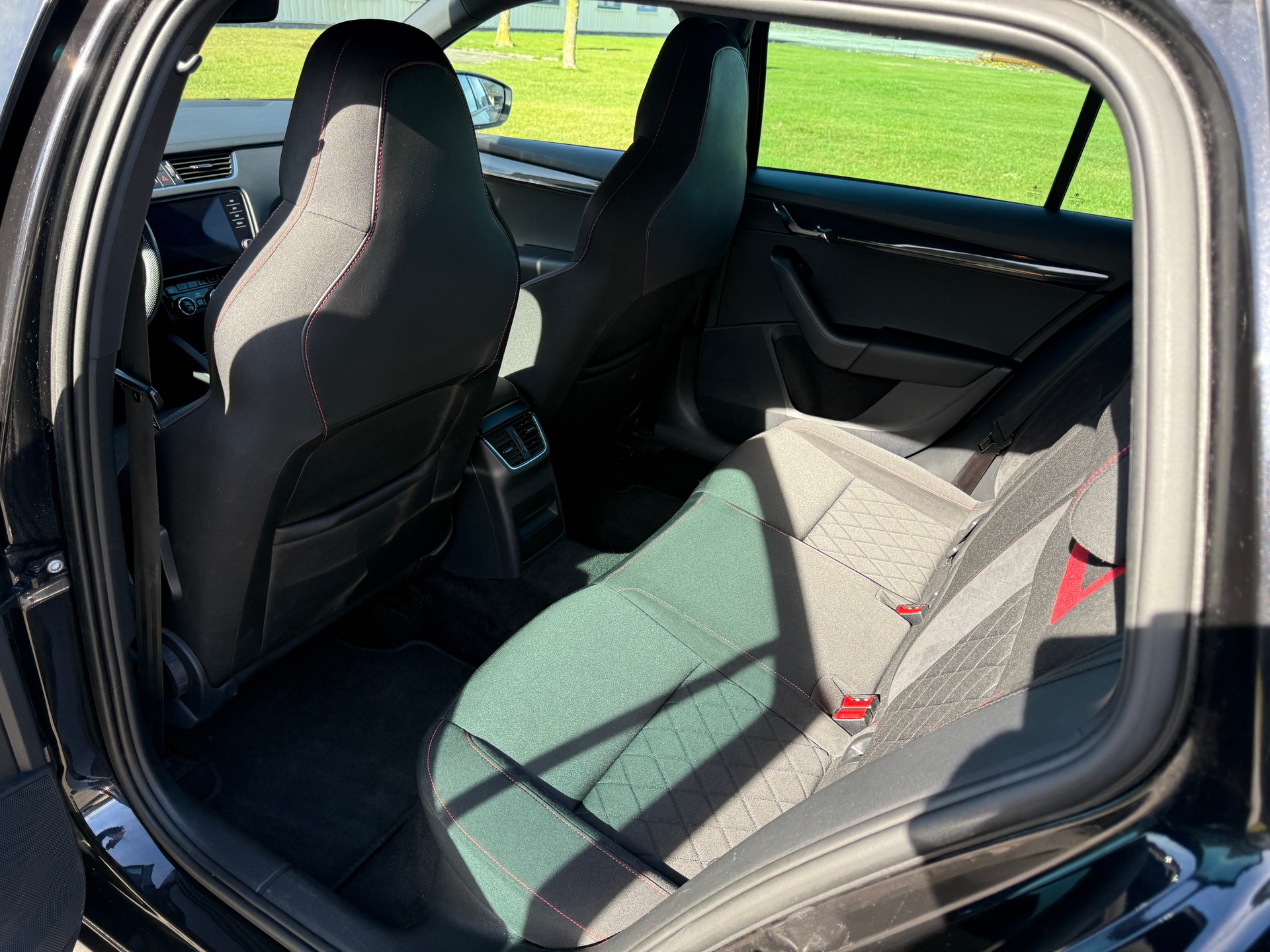 SKODA Octavia Combi 2.0 TDI RS 4x4 DSG-image-11