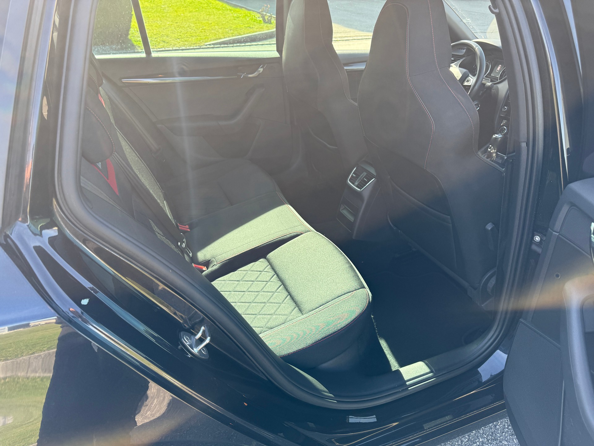SKODA Octavia Combi 2.0 TDI RS 4x4 DSG-image-10