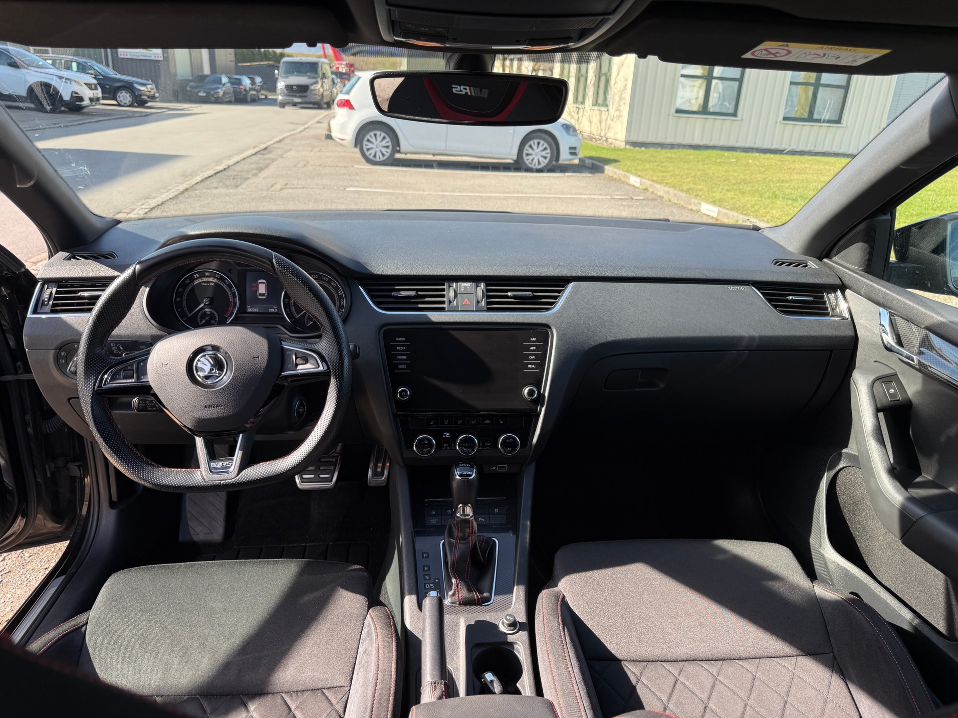 SKODA Octavia Combi 2.0 TDI RS 4x4 DSG-image-12