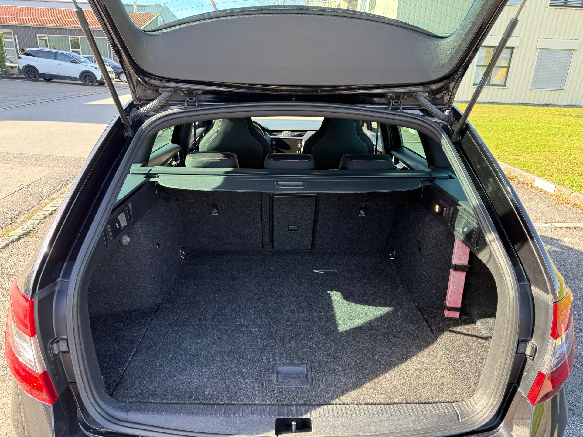 SKODA Octavia Combi 2.0 TDI RS 4x4 DSG-image-13