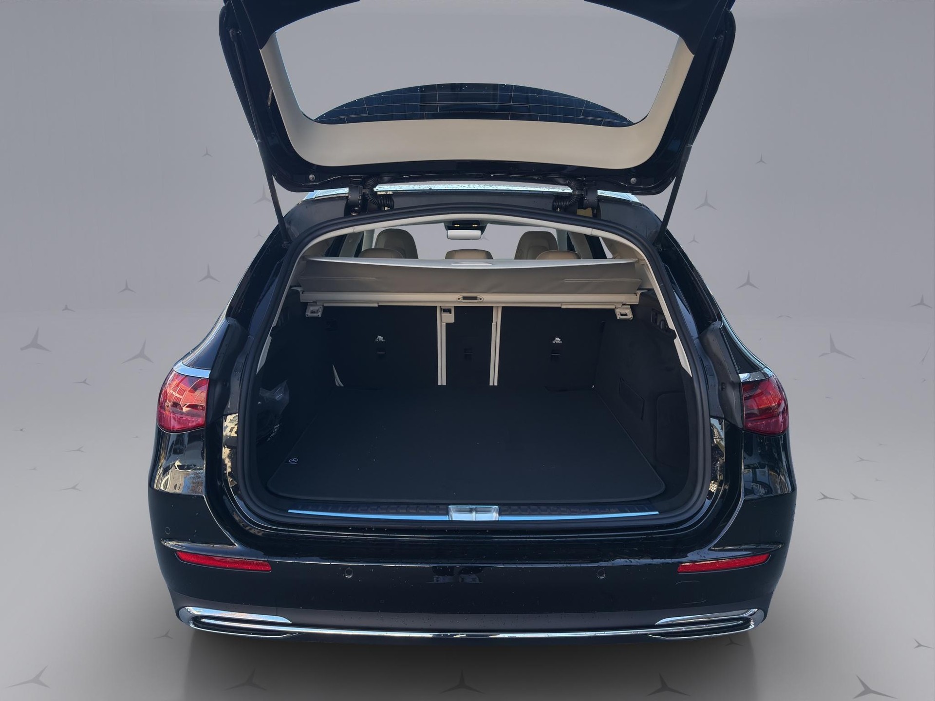 MERCEDES-BENZ E 220 d Exclusive 4matic Kombi-image-17