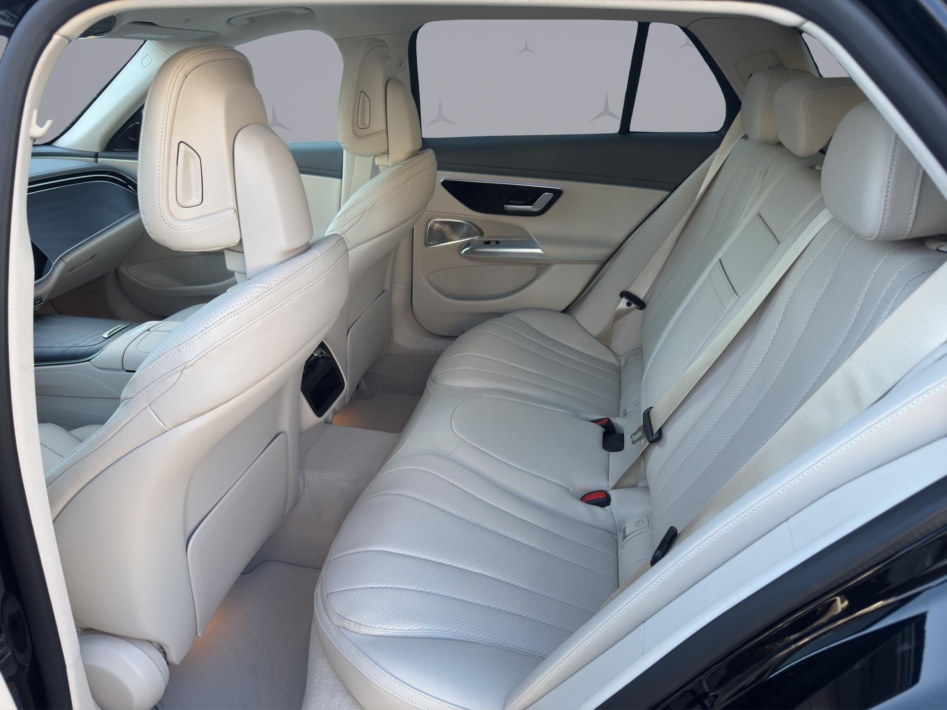MERCEDES-BENZ E 220 d Exclusive 4matic Kombi-image-12