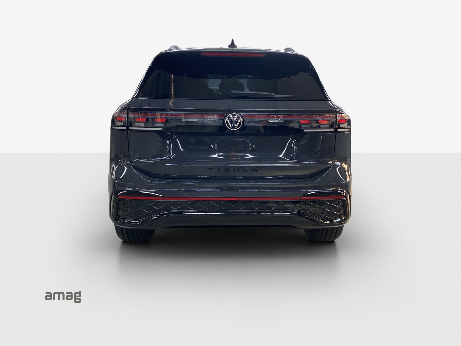 VW Tiguan 2.0 TSI DSG R-Line 4Motion-image-3