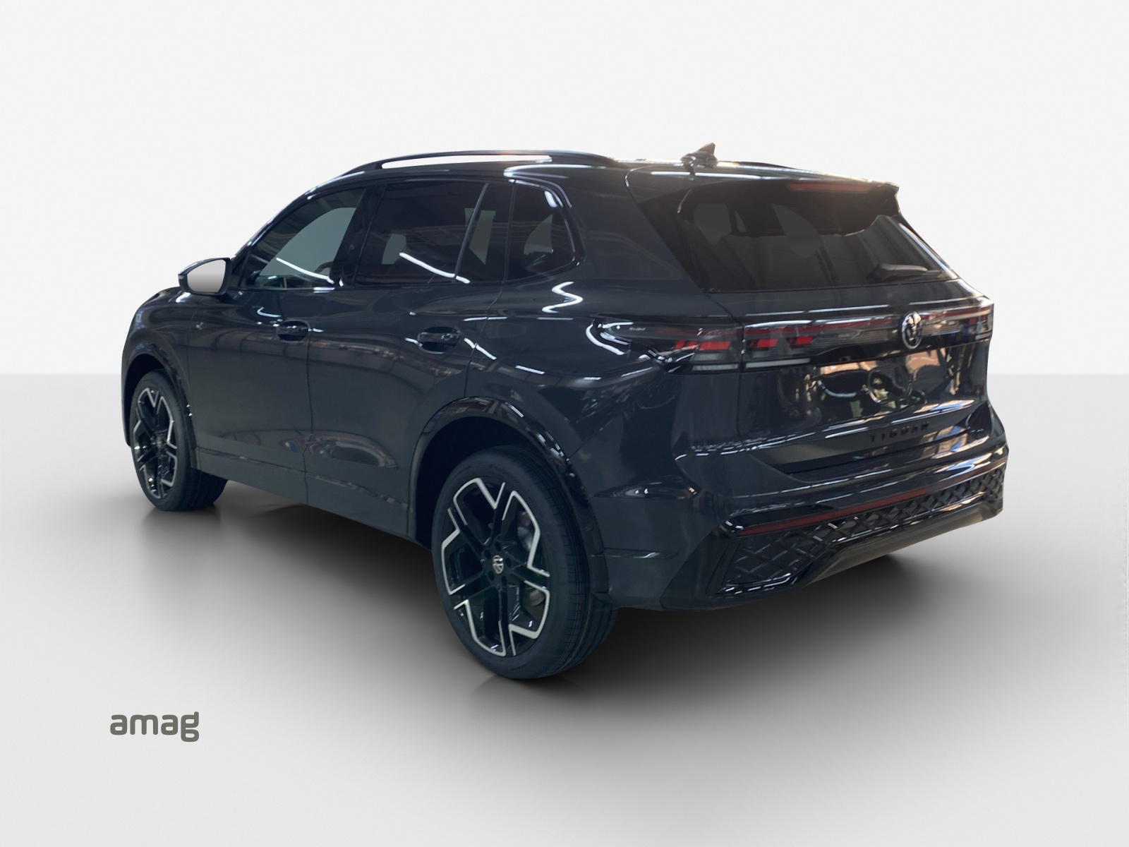 VW Tiguan 2.0 TSI DSG R-Line 4Motion-image-2