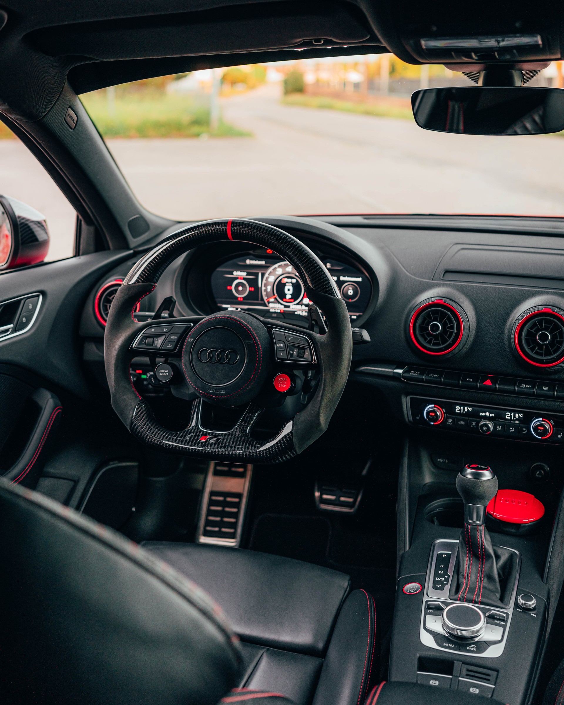 AUDI RS3 Sportback 2.5 TSI quattro S-tronic-image-4