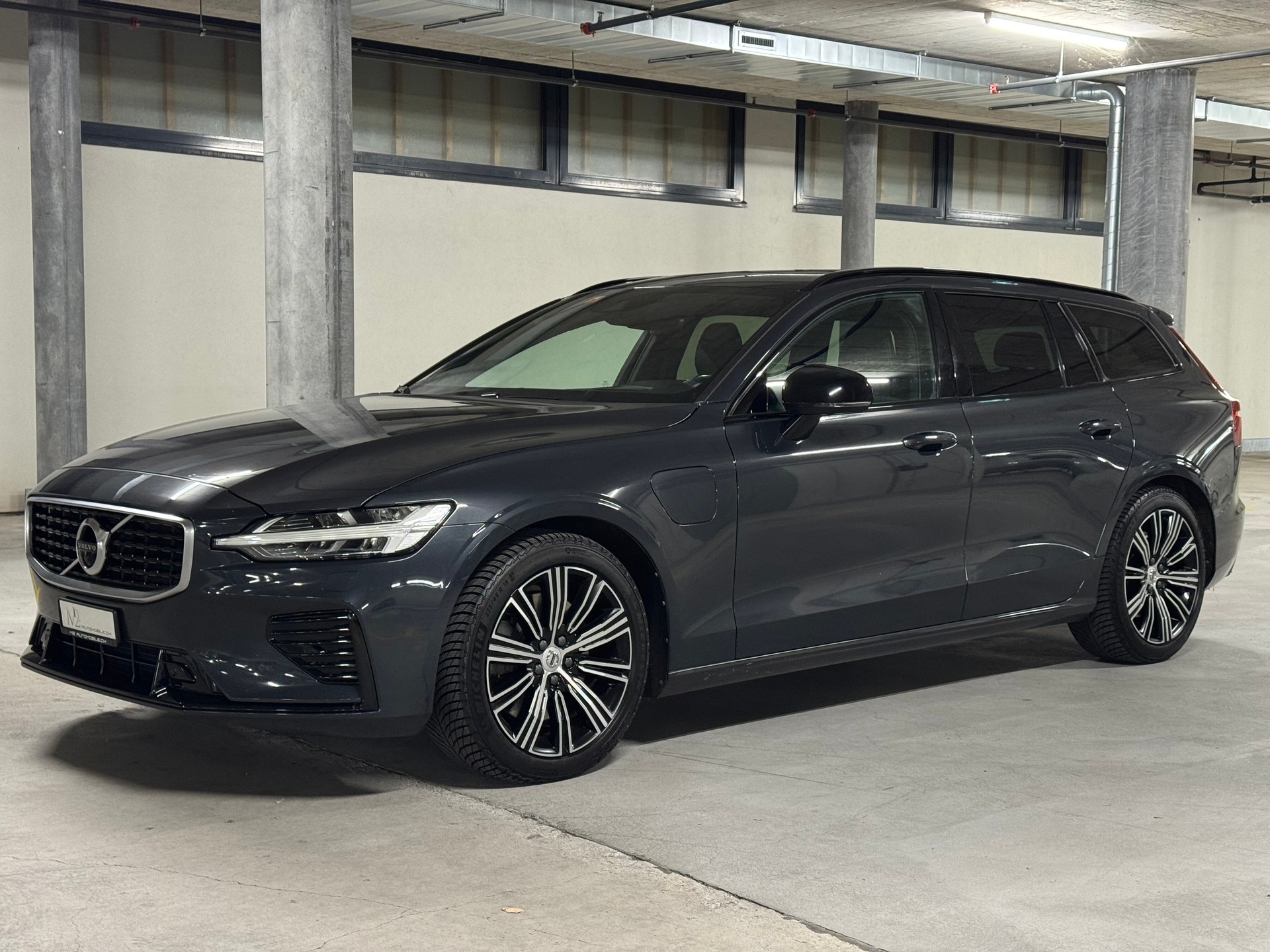 VOLVO V60 T8 eAWD Twin Engine R-Design Geartronic-image-2